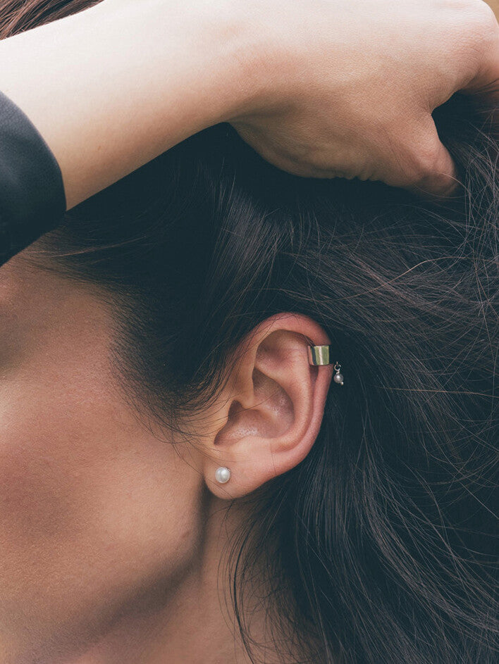 Manhattan White Pearl Studs