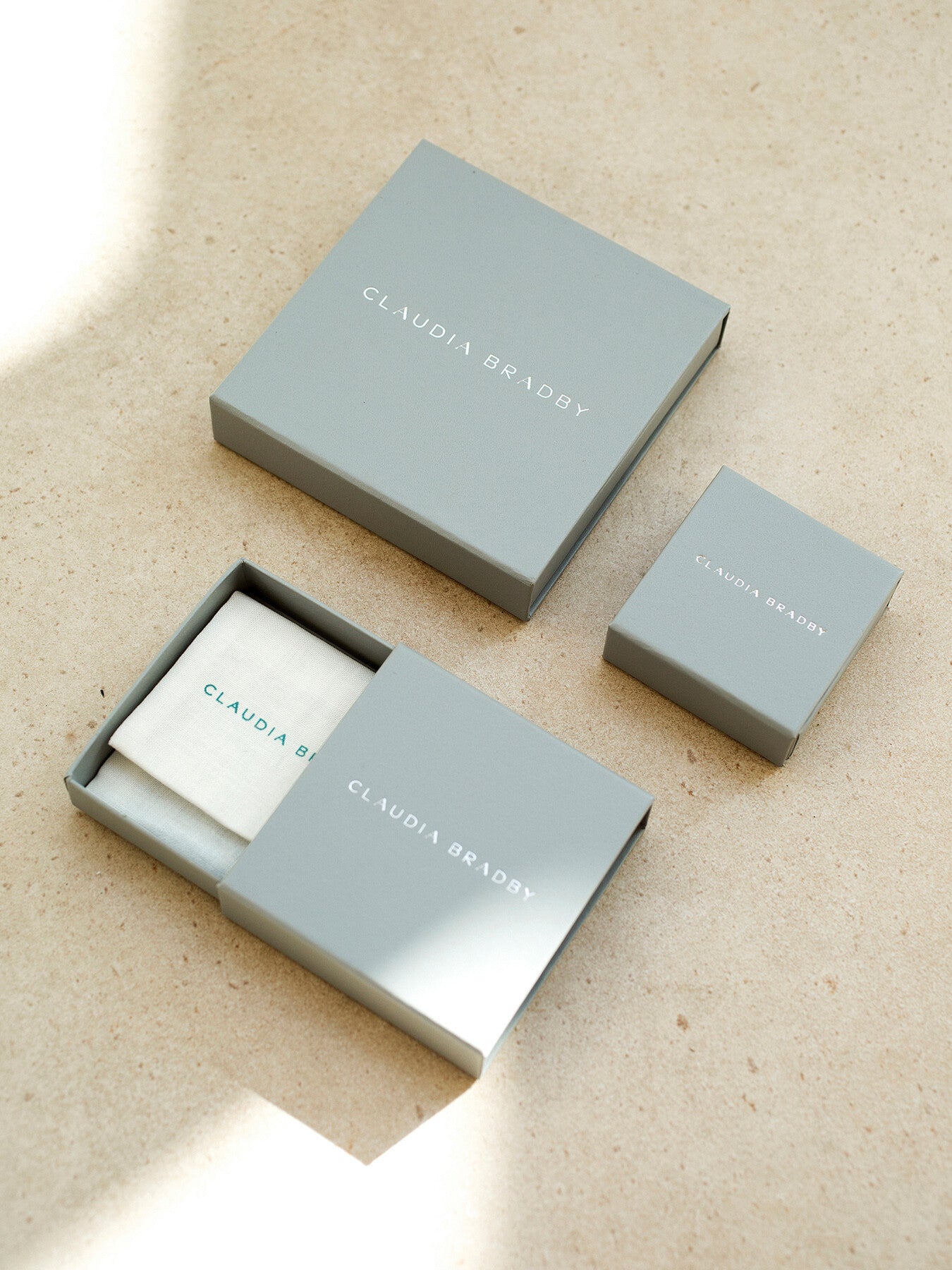 Manhattan White Pearl Studs