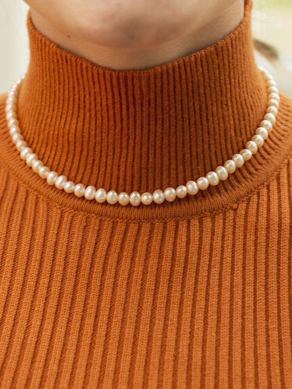 White Button Pearl Choker