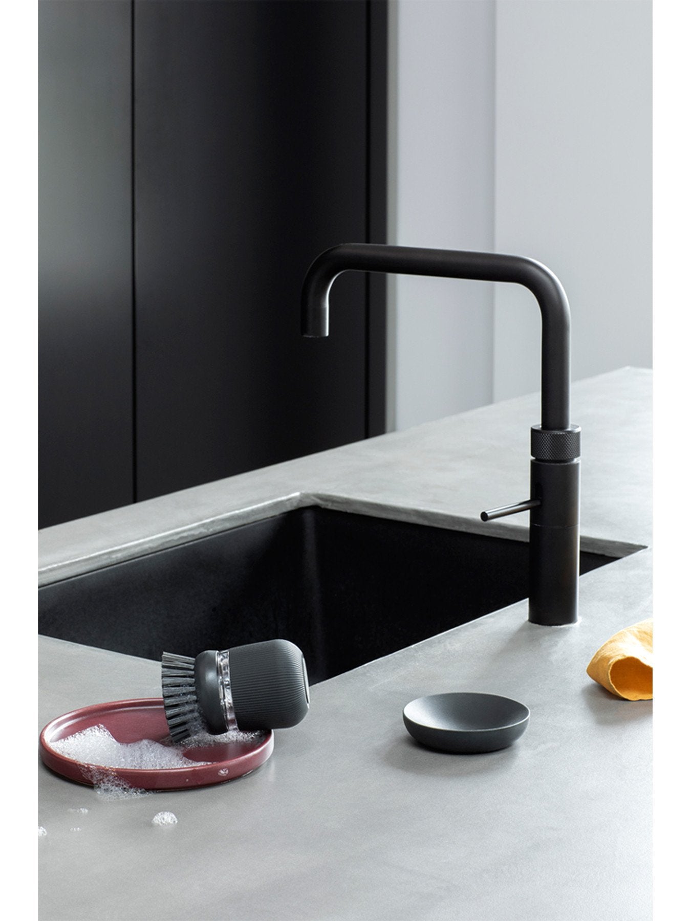 SinkSide Soap Dispensing Dish Brush