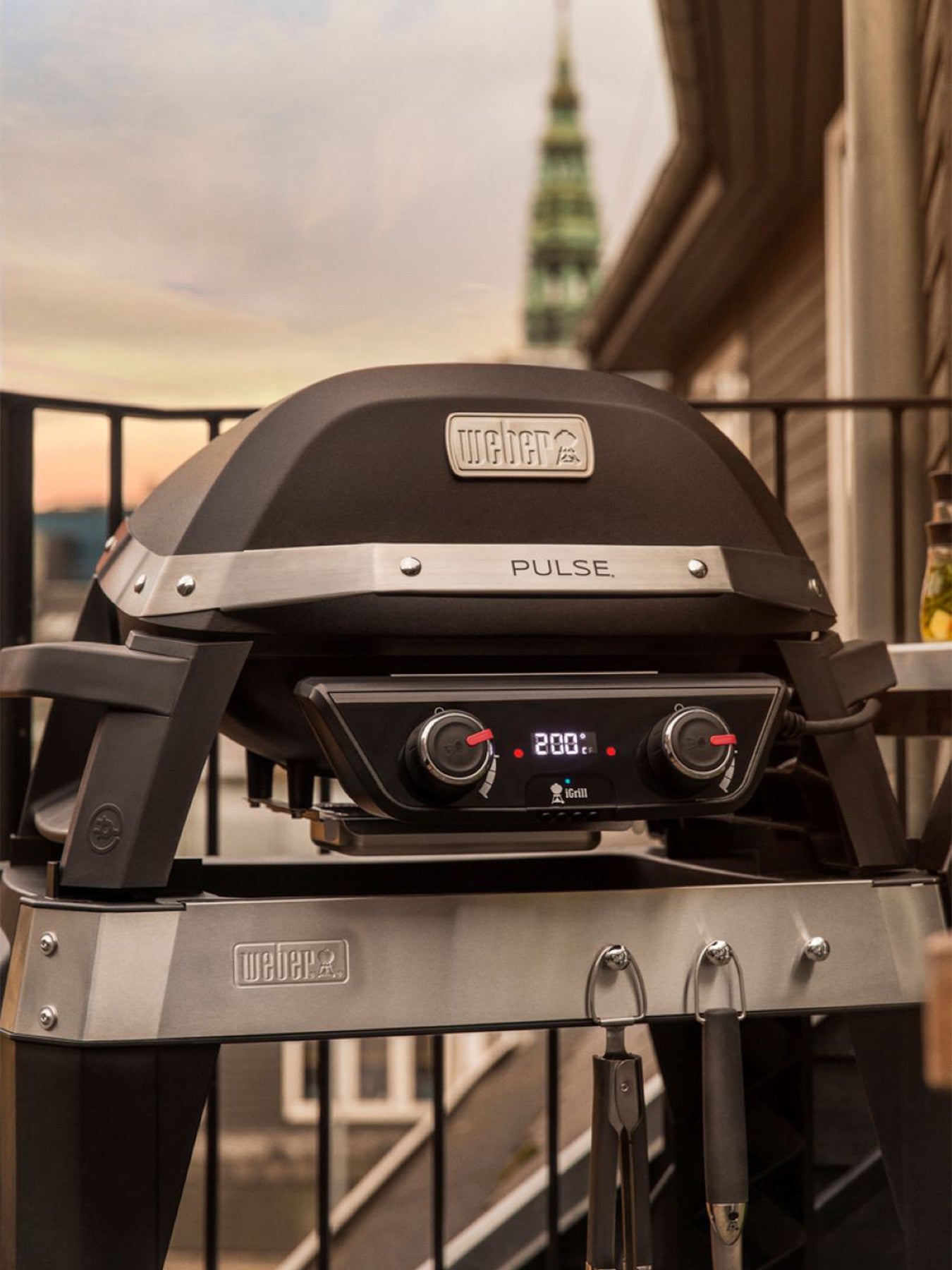 Pulse 2000 BBQ with Cart