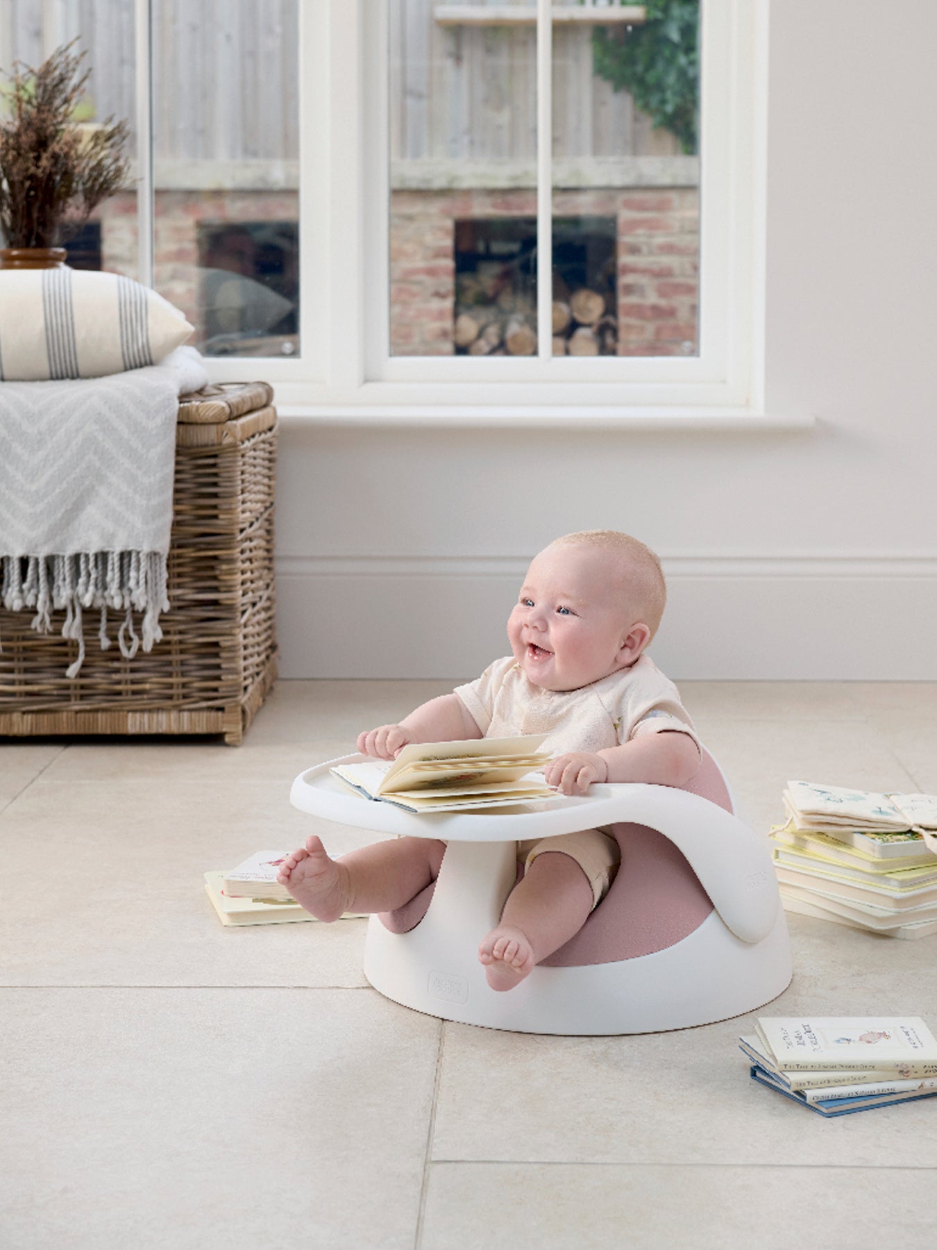 Snug Floor Seat with Activity Tray