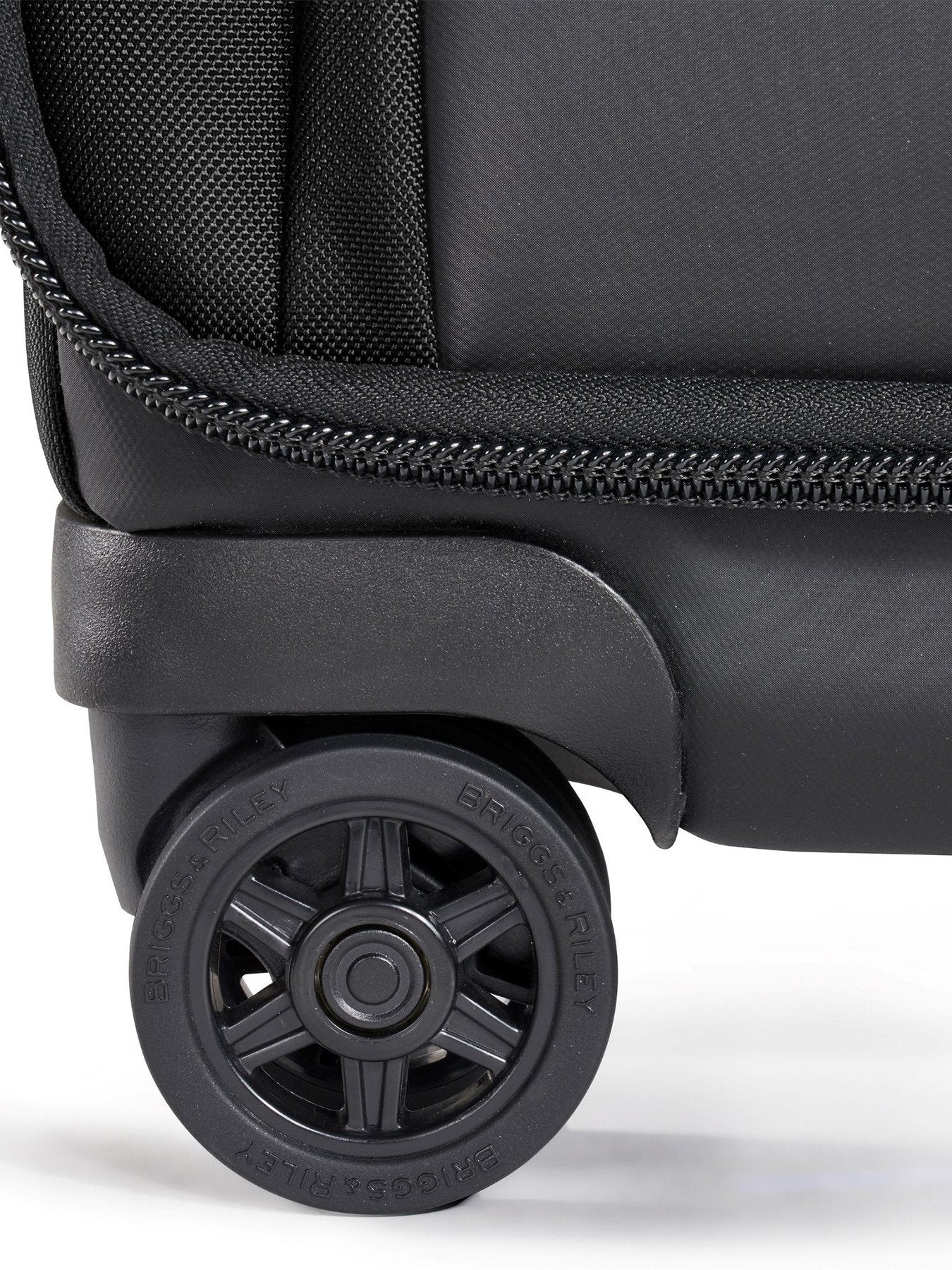 Briggs and Riley ZDX International 53cm Carry-On Expandable Spinner Suitcase