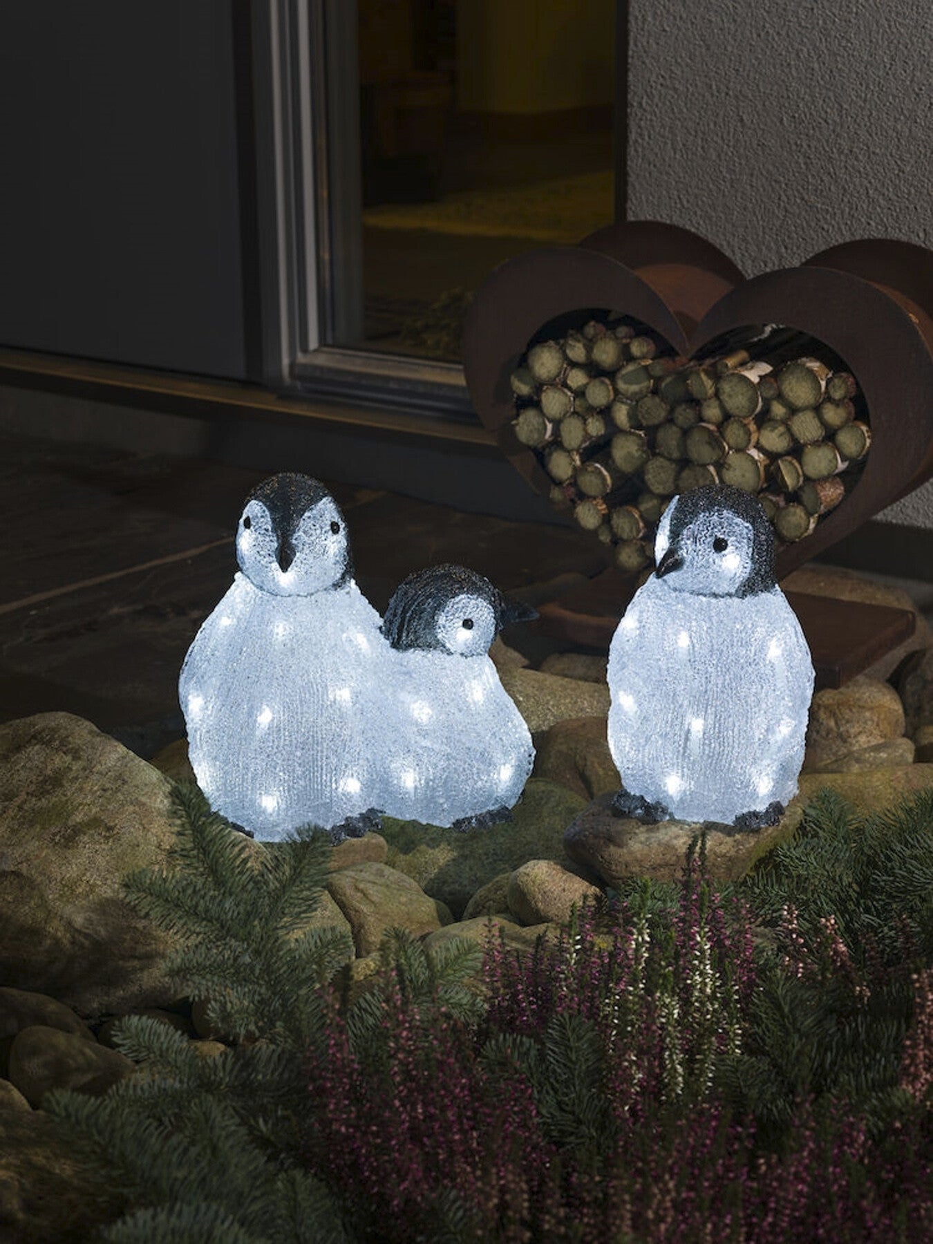 Acrylic Penguin Family White Led Outdoor Christmas Decoration