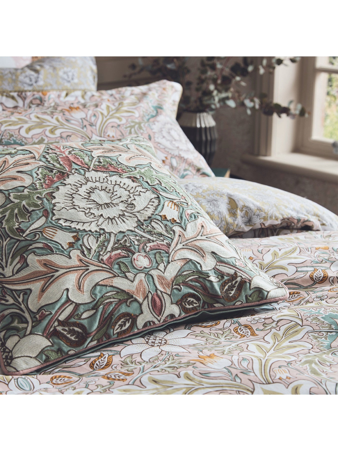 Strawberry Thief Severne Cushion