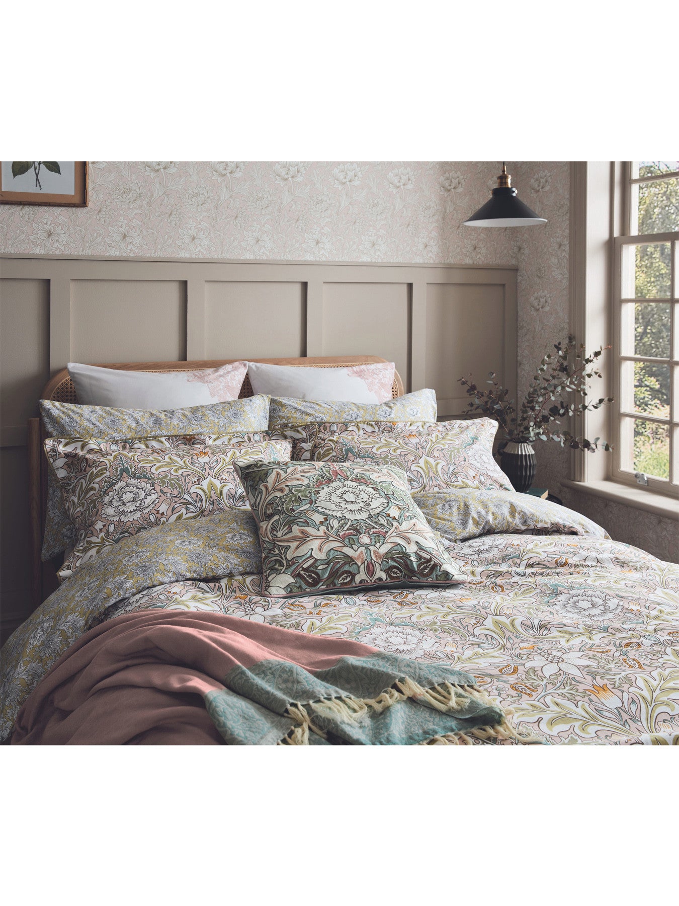 Strawberry Thief Severne Cushion