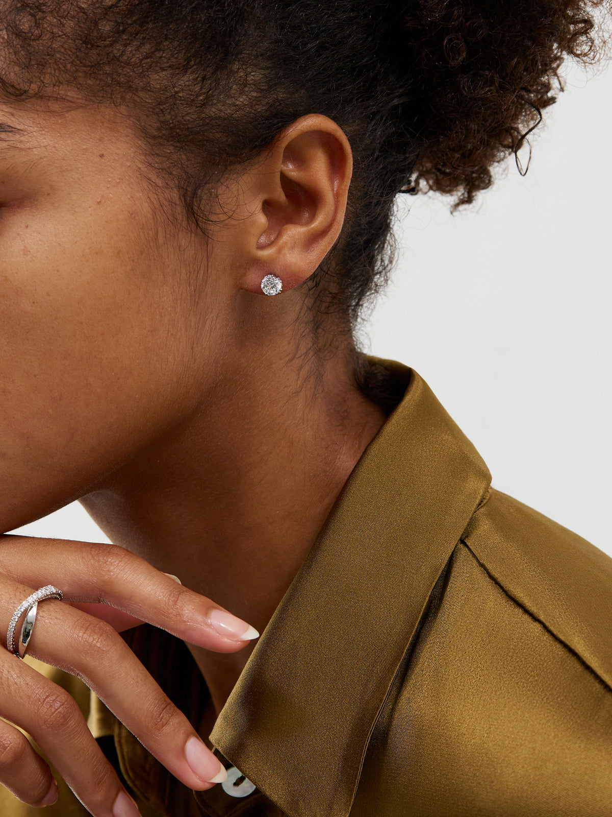 Constella Round Cut Studs White/Rhodium Plated