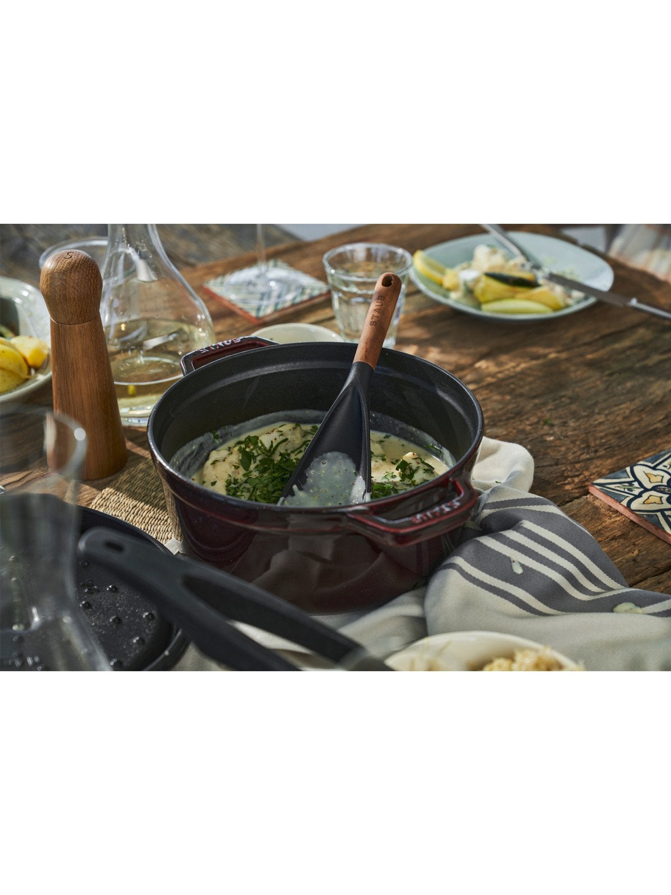 Round Cast Iron Cocotte Grenadine Red 24cm