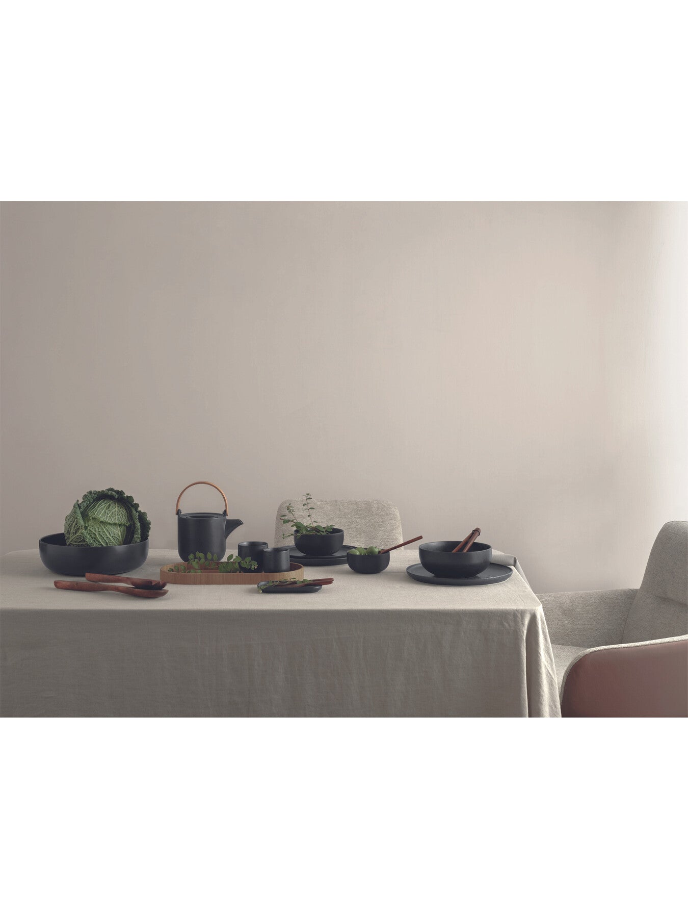 Coppa Kuro Teapot with Wooden Handle