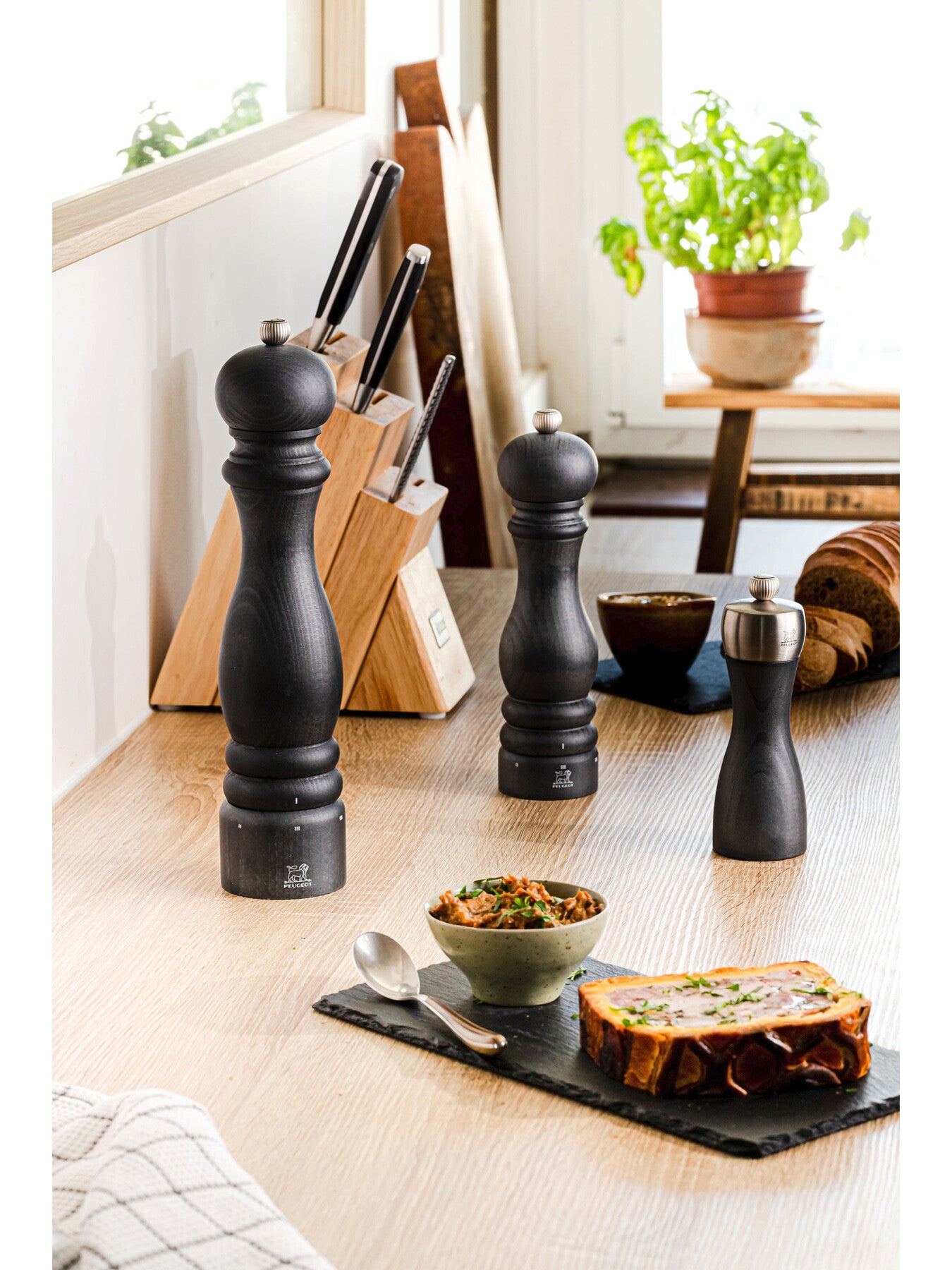 Nature Collection Paris Pepper Mill