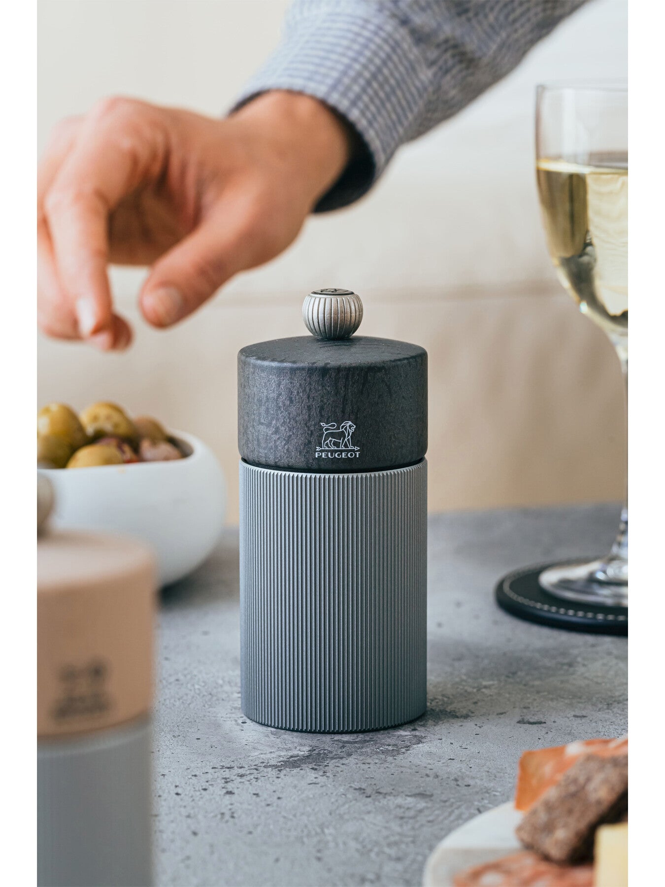 Line Carbon Pepper Mill