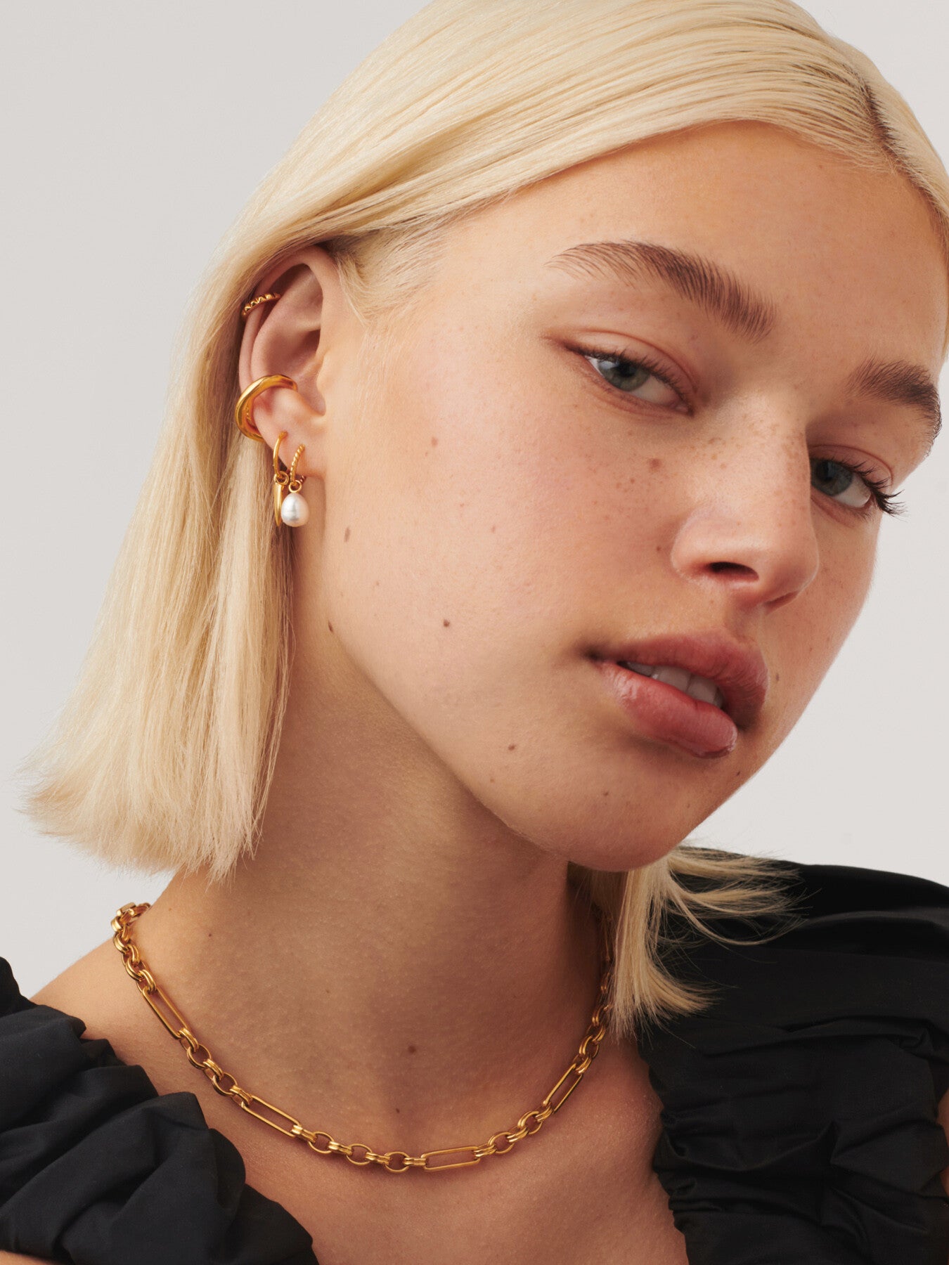 Small Organic Hoop With Drop Pearl