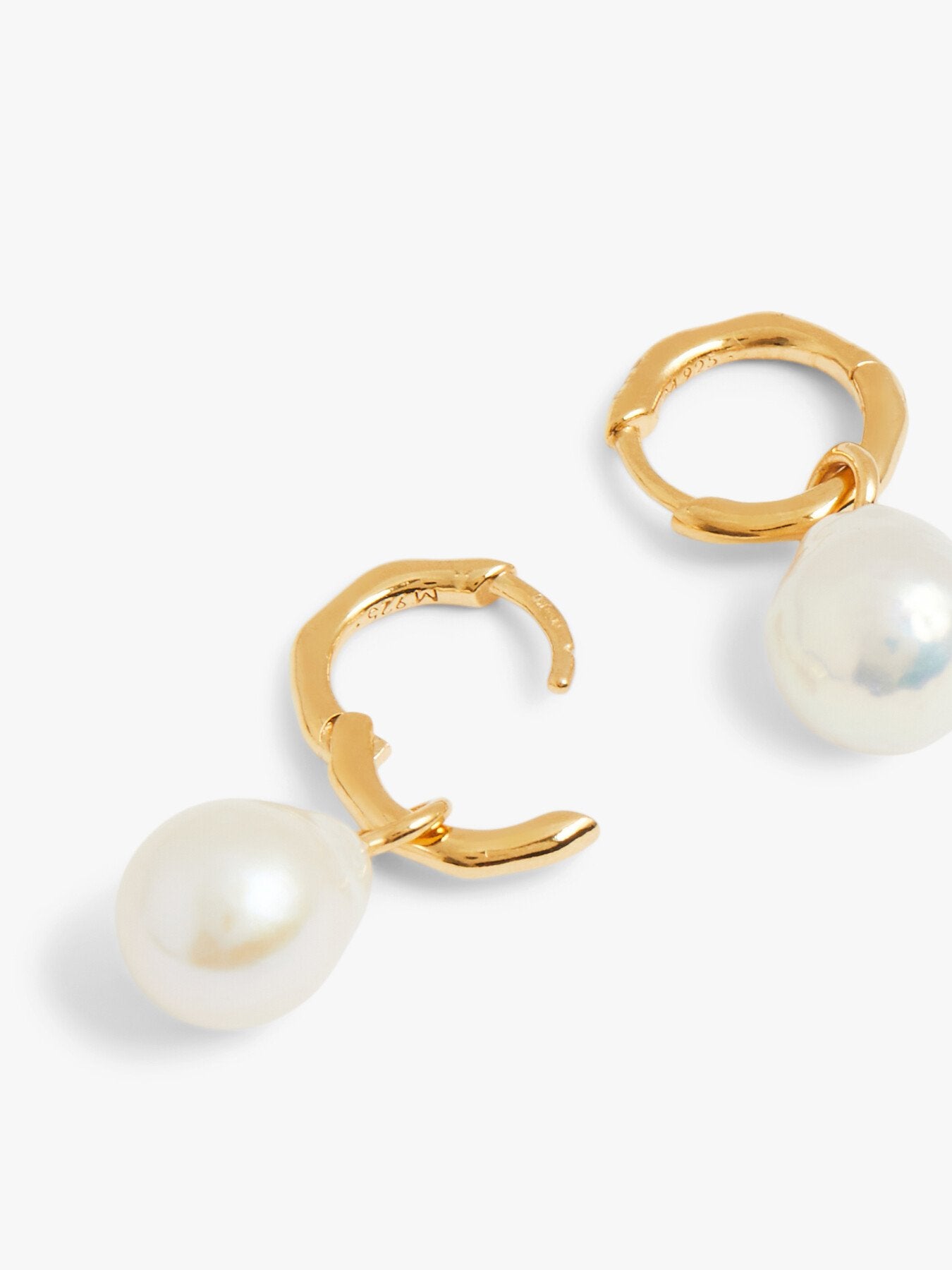 Small Organic Hoop With Drop Pearl