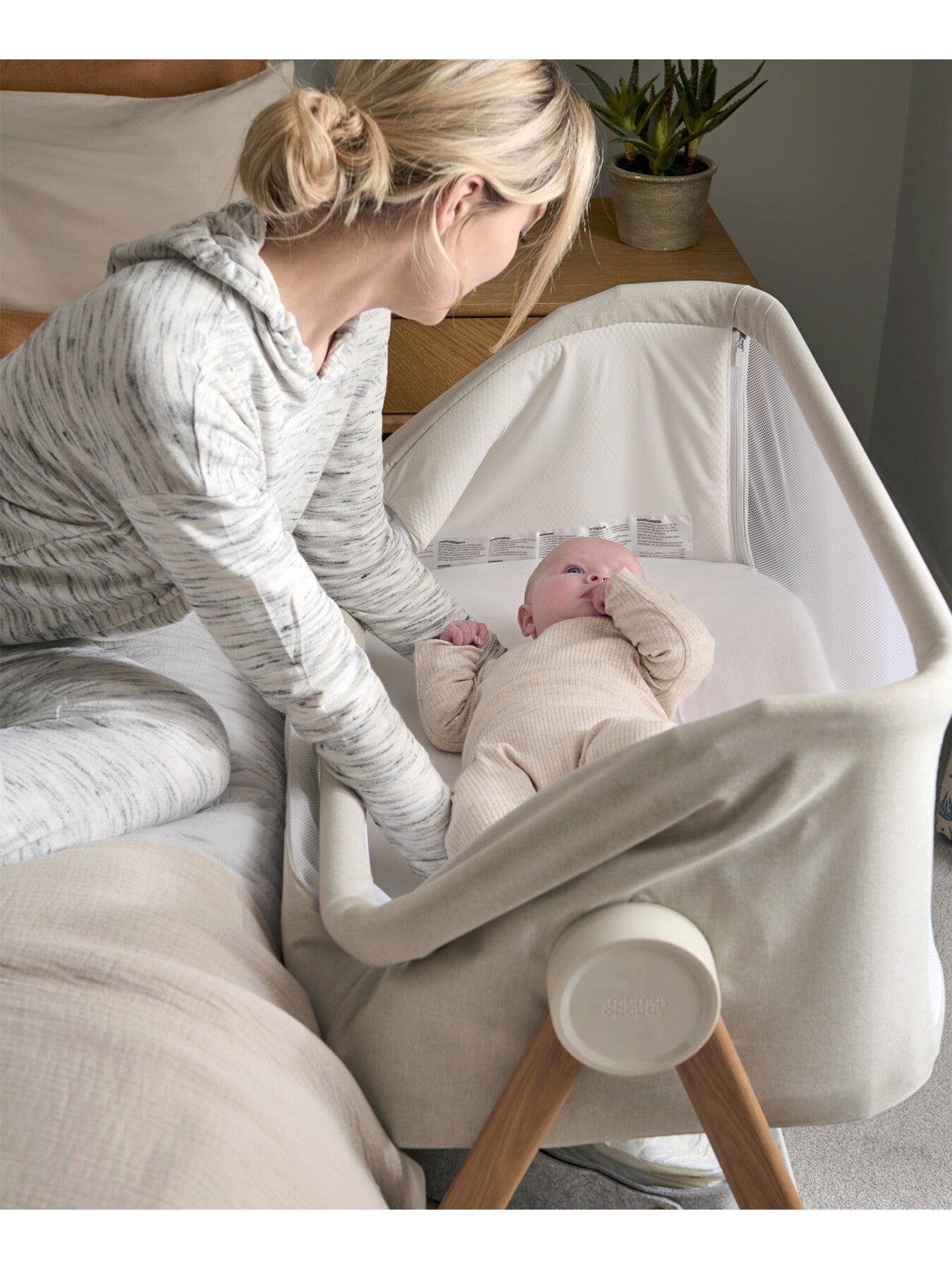 Lua Bedside Crib