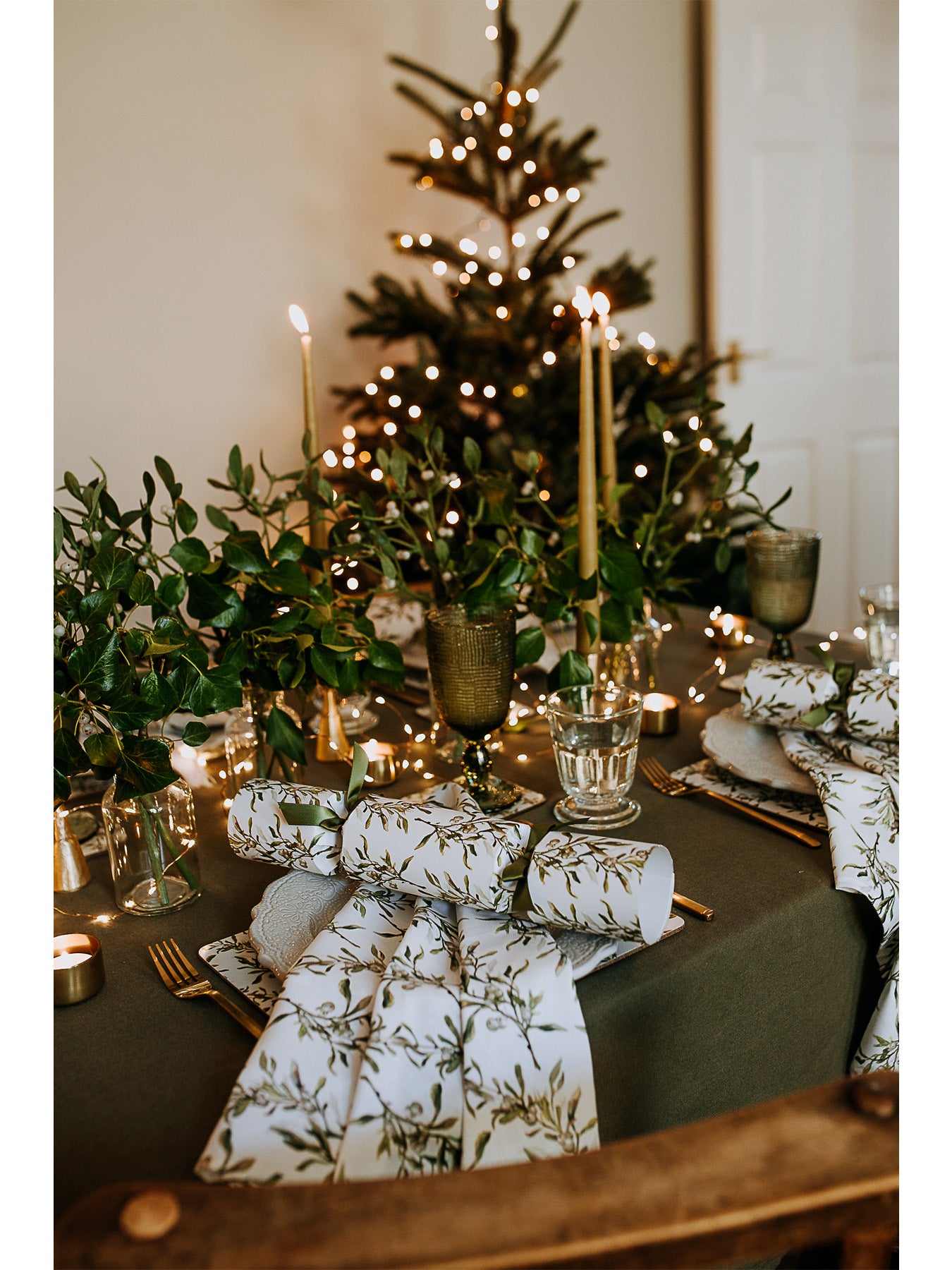 Mistletoe Christmas Crackers Pack Of 6