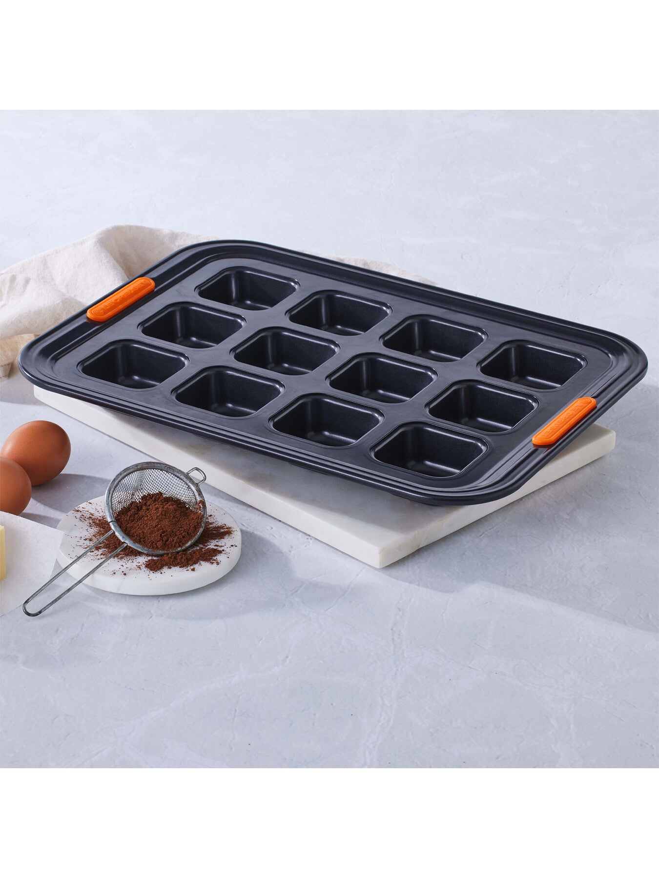 Bakeware 12 Cup Brownie tray