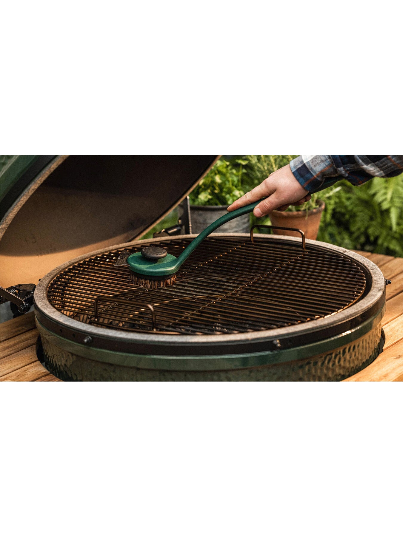 Palmyra bristle long handled grid scrubber