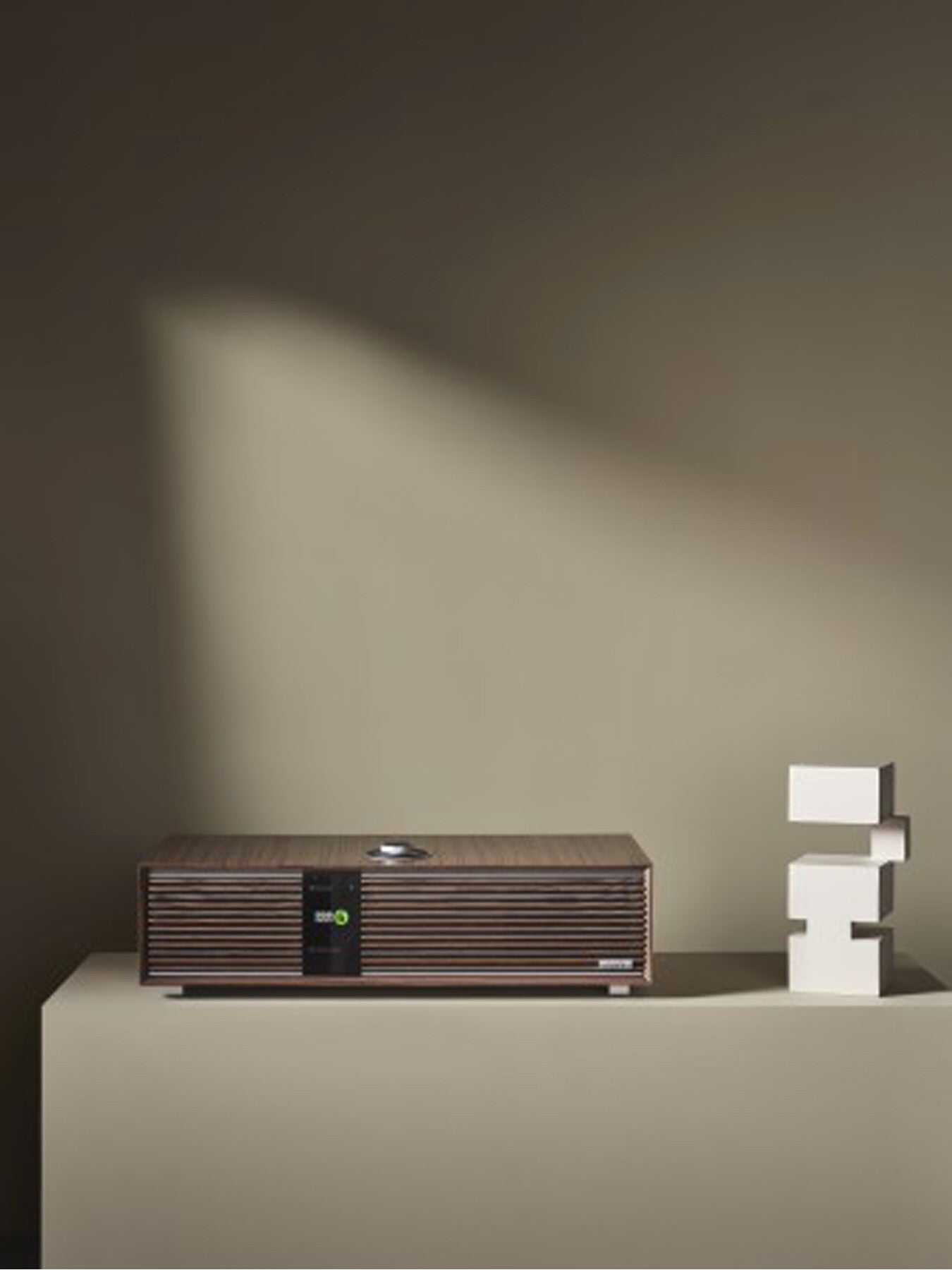 R410 Integrated music system Fused Walnut