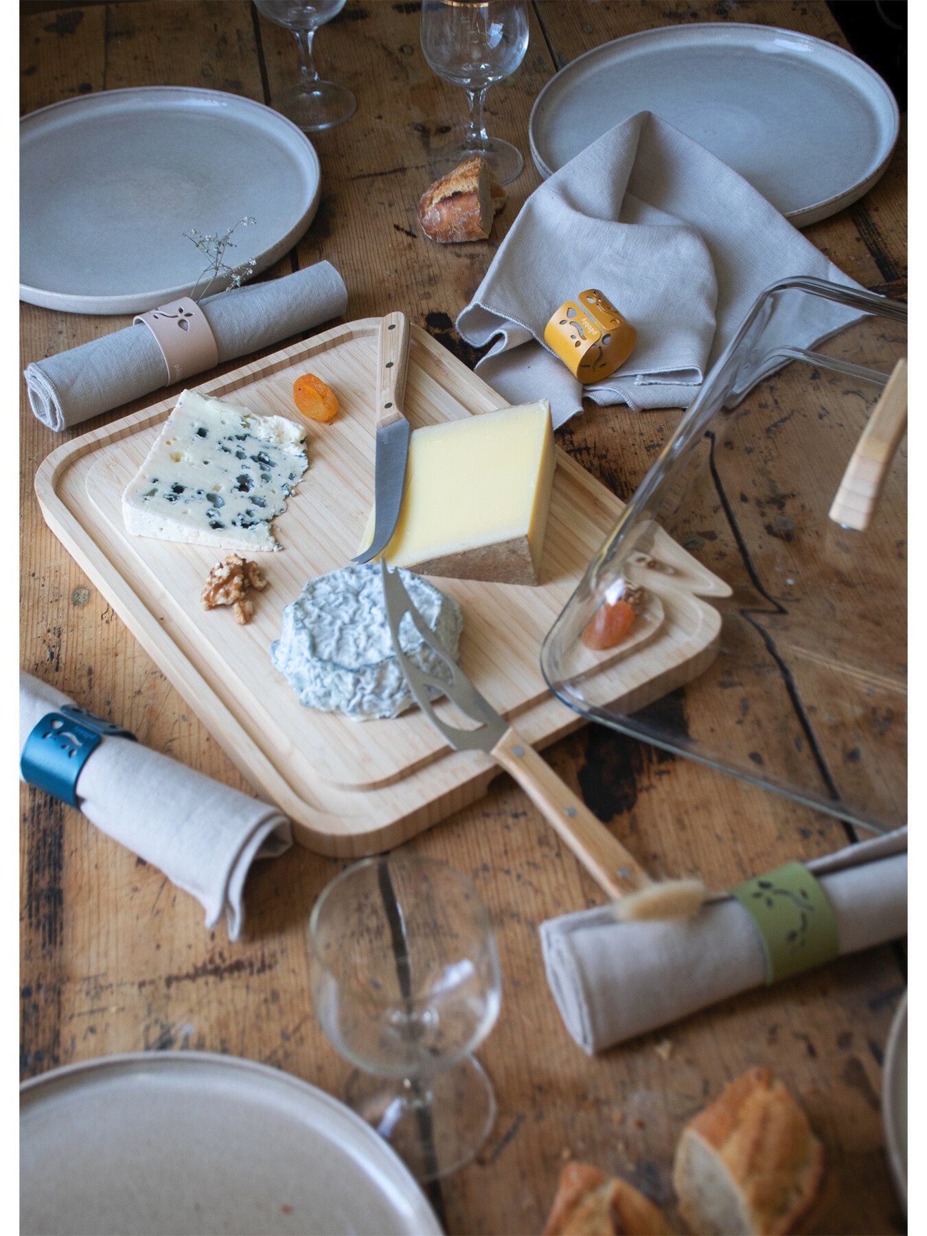 Store Serve Glass Cheese Box with Bamboo Platter