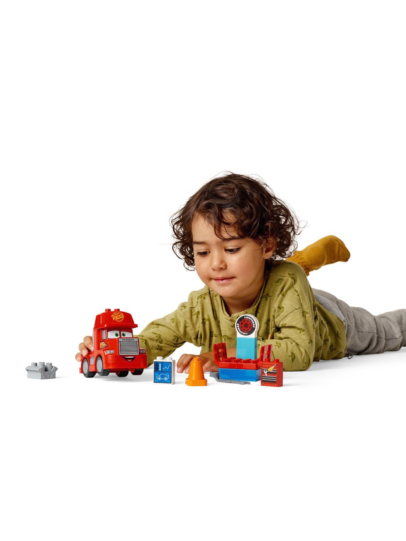 LEGO Mack at the Race 10417