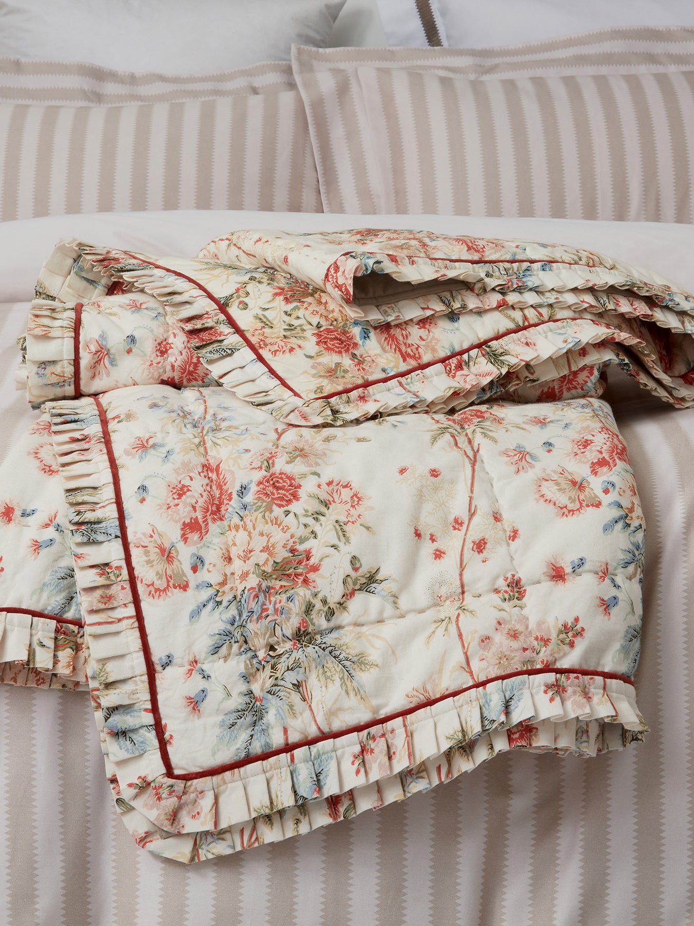 Lakeland Paradis Statement Throw Collection