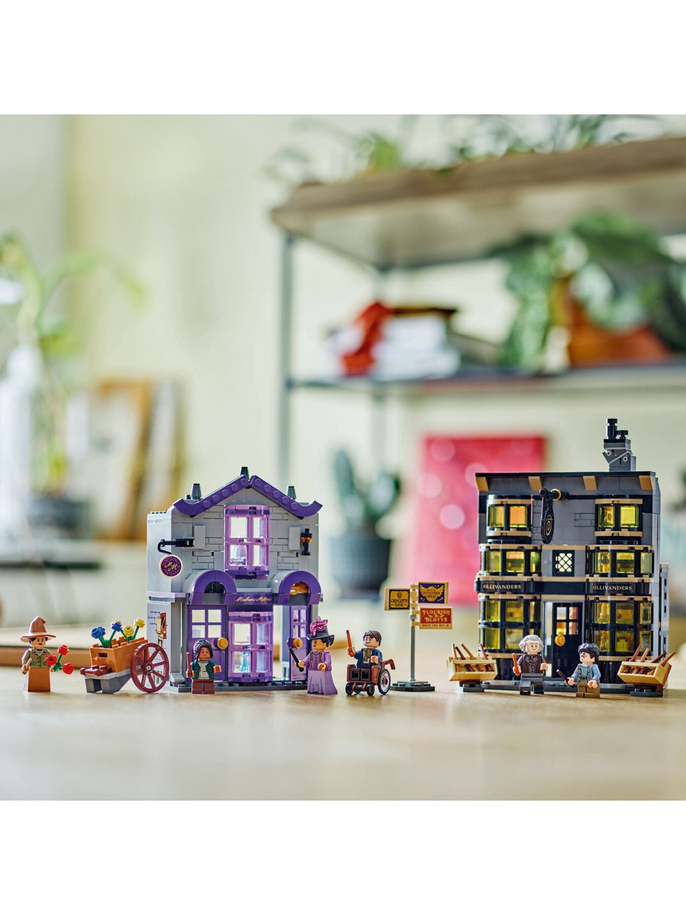 Ollivanders Madam Malkins Robes 76439