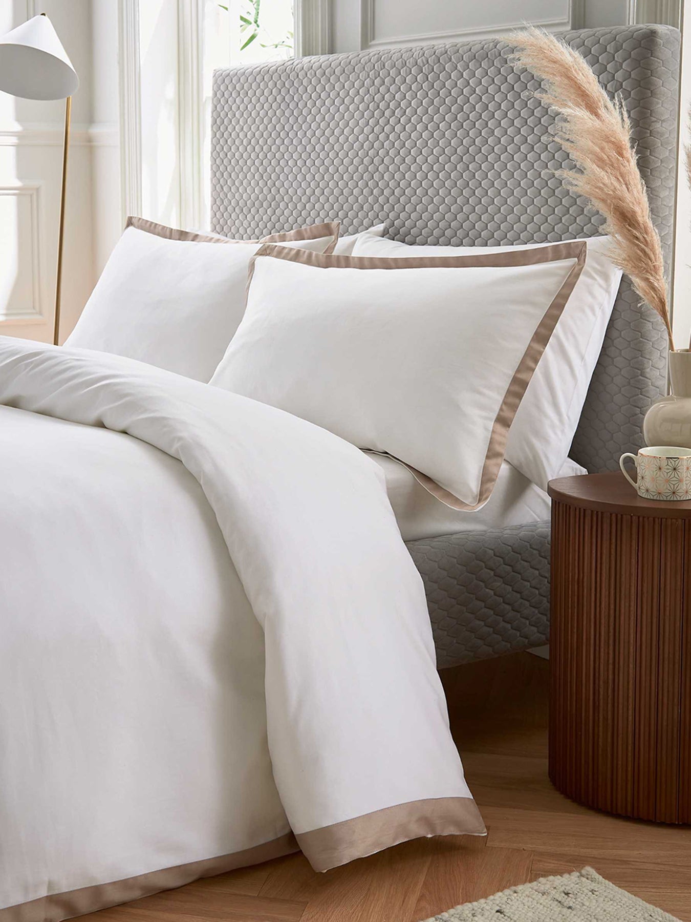 Olenna 250 thread count cotton sateen Bedding Cover Set White