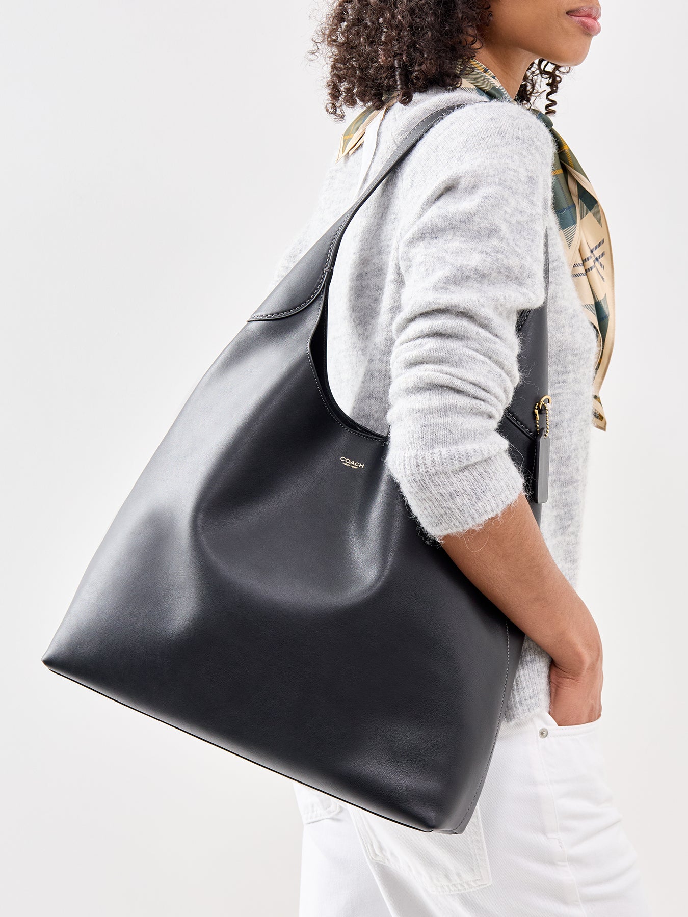 Brooklyn 39 Leather Shoulder Bag Black – Fenwick