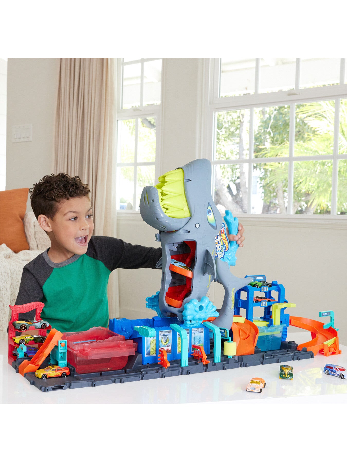 Hot Wheels City Ultra Shark Car Wash