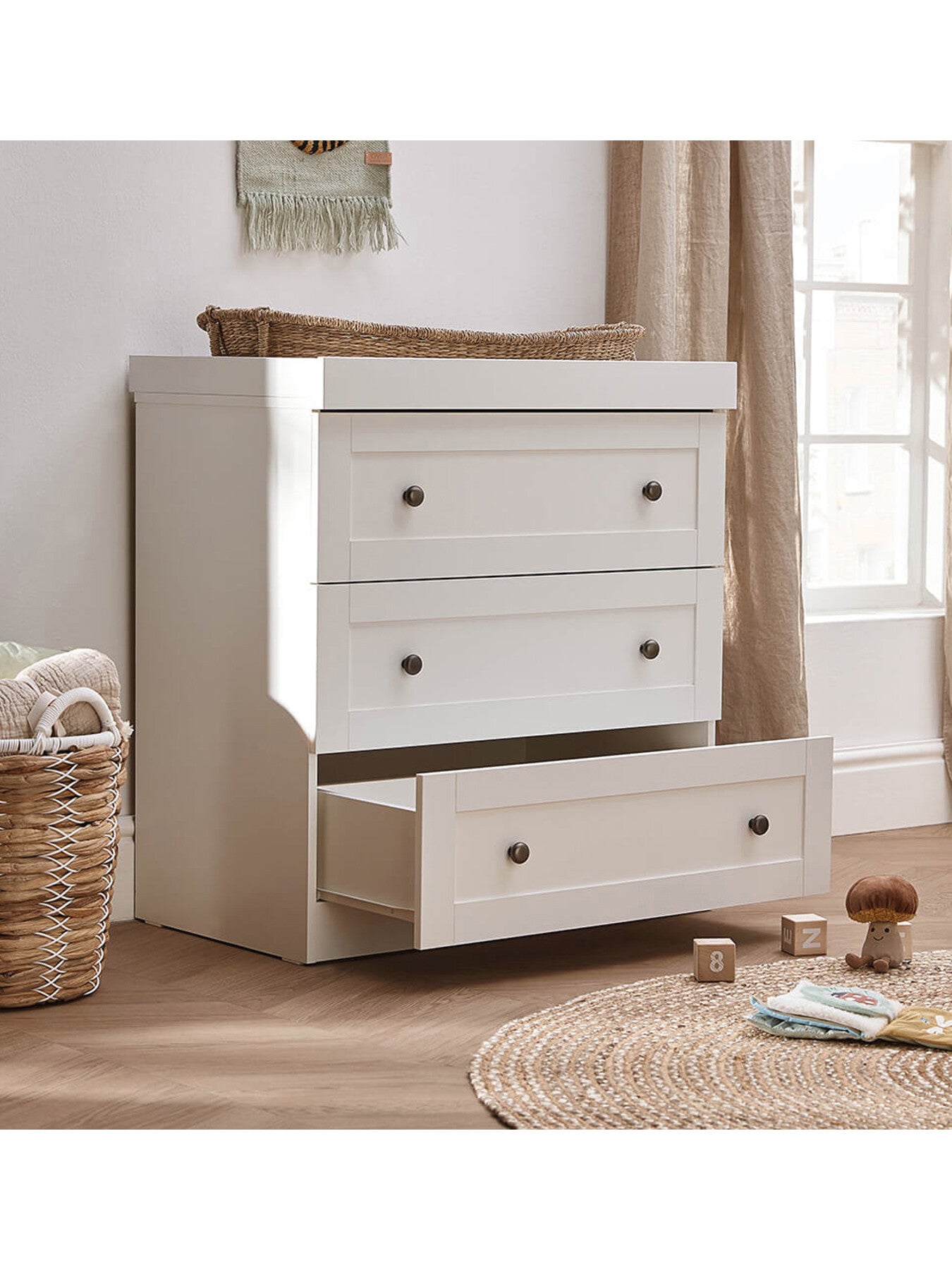 Bromley White Dresser