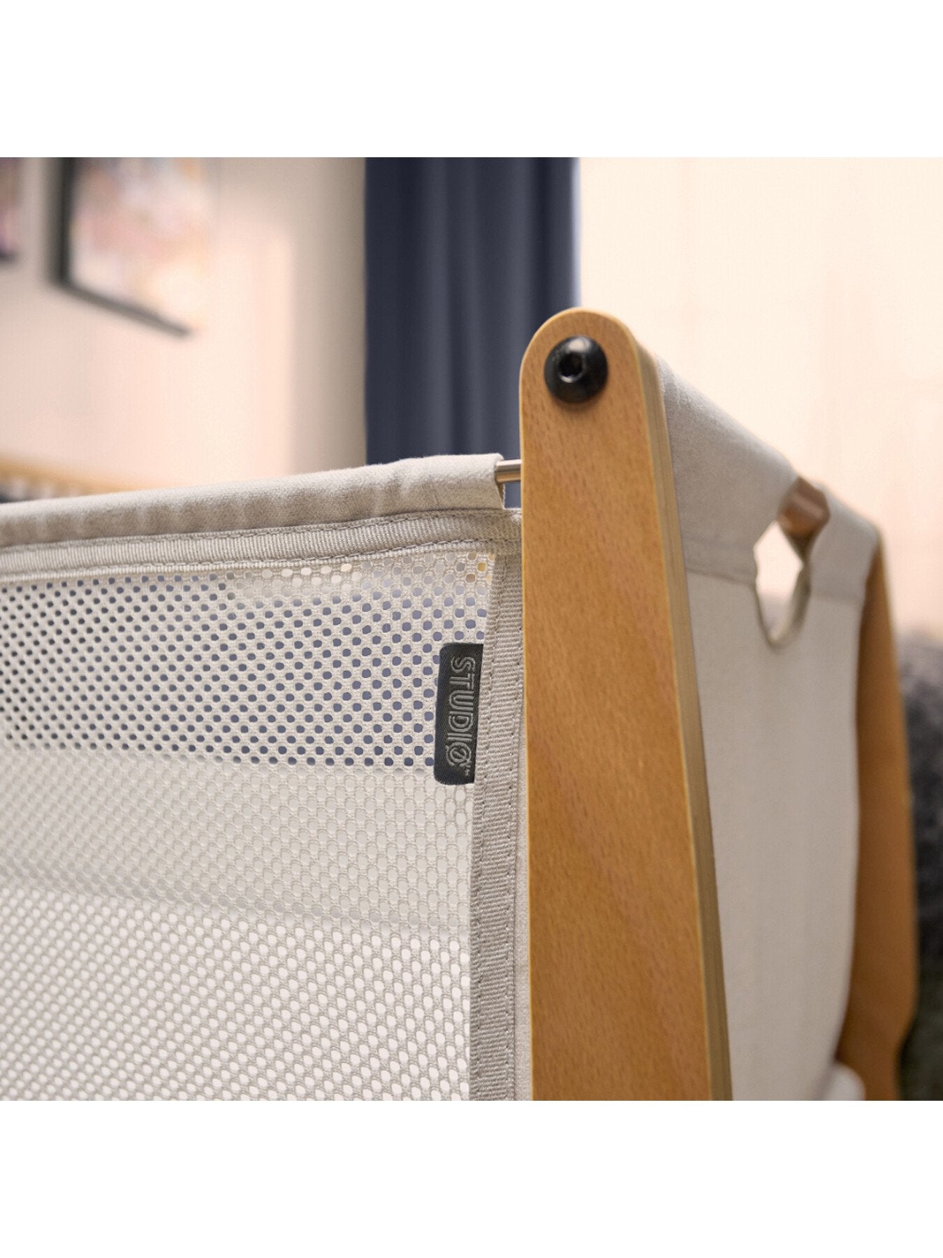 SnuzPod Studio Bedside Crib