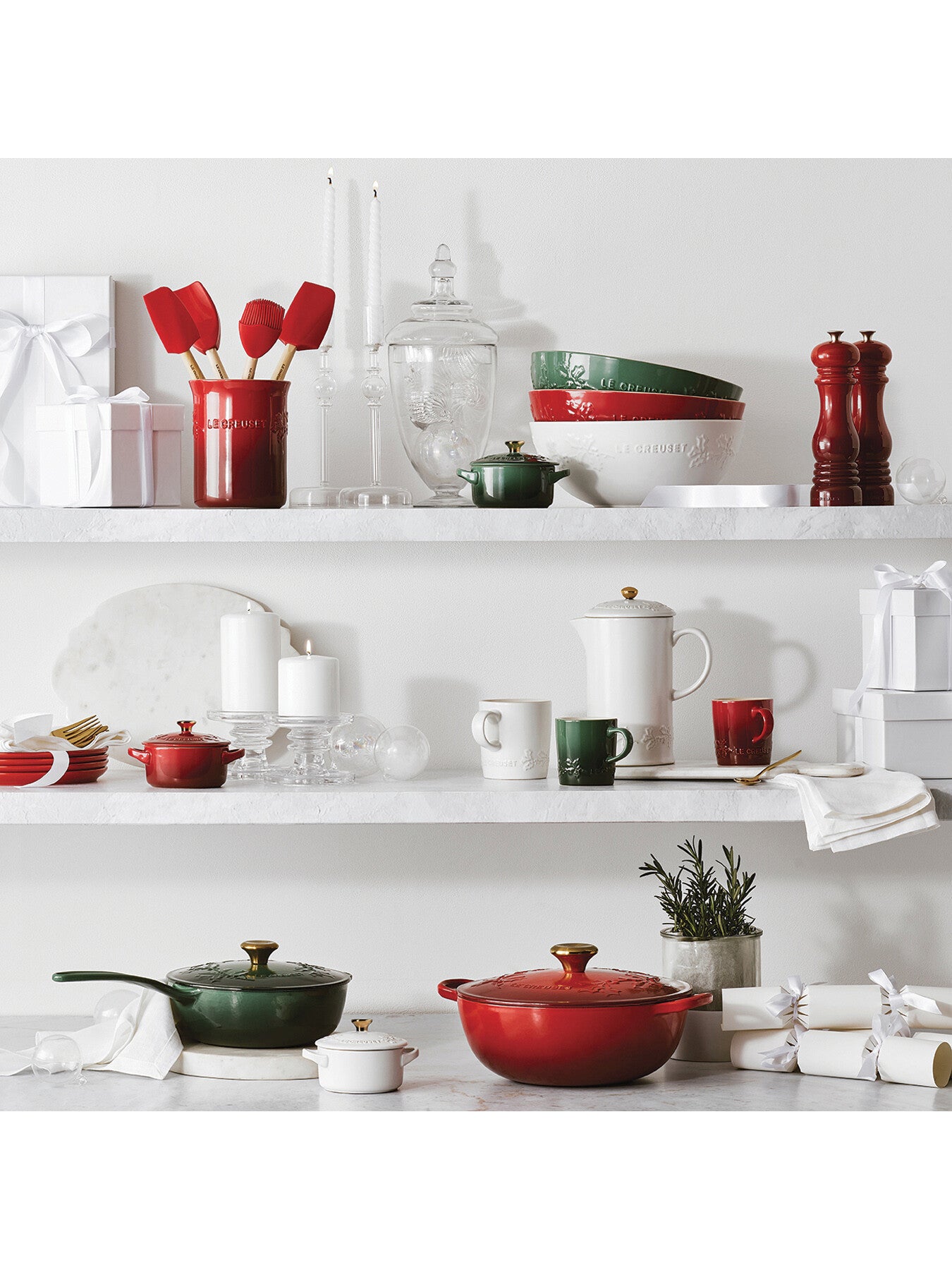 Cast Iron Soup Pot Holly Relief