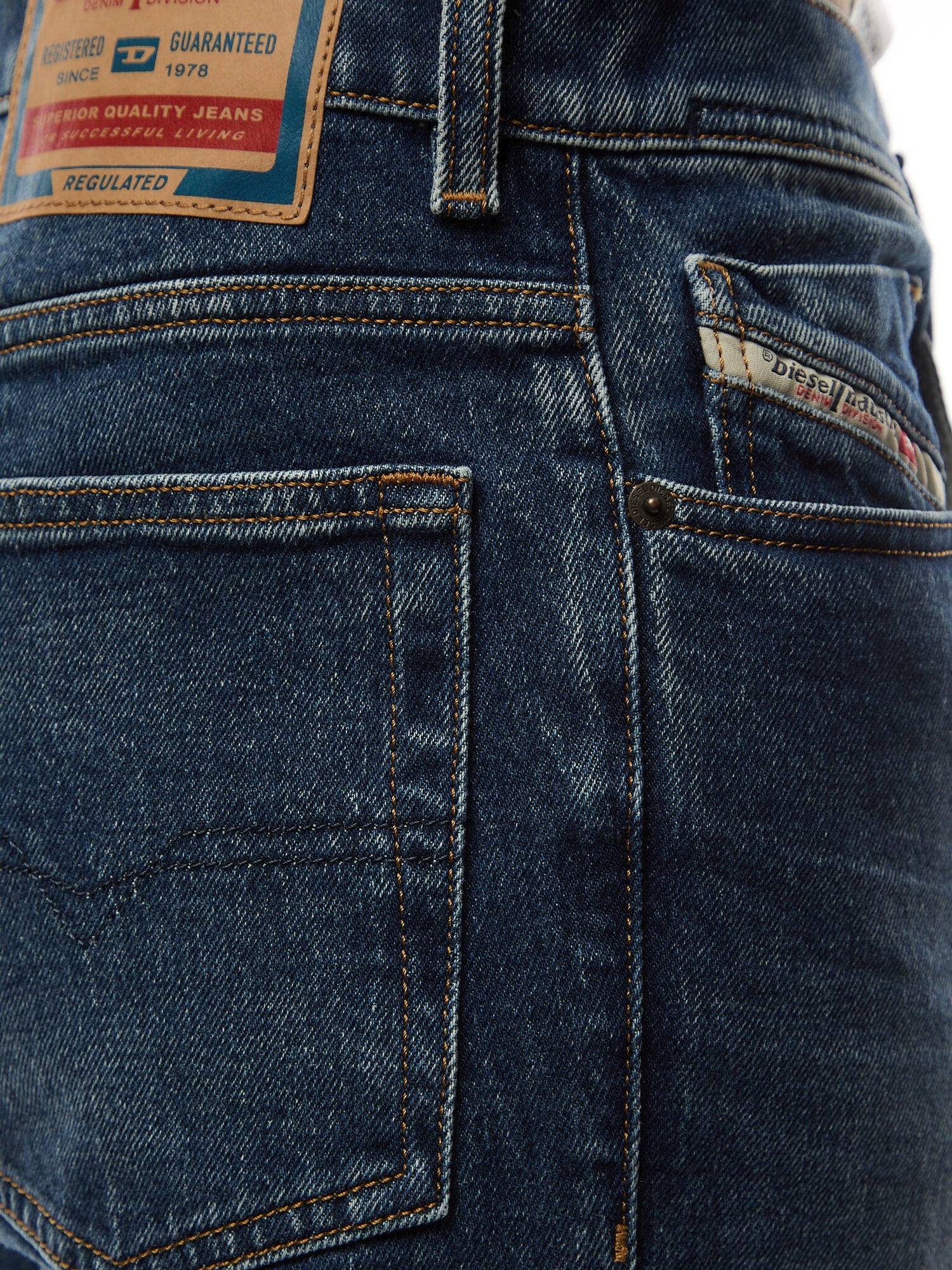 2023 D-Finitive Tapered Fit Jeans