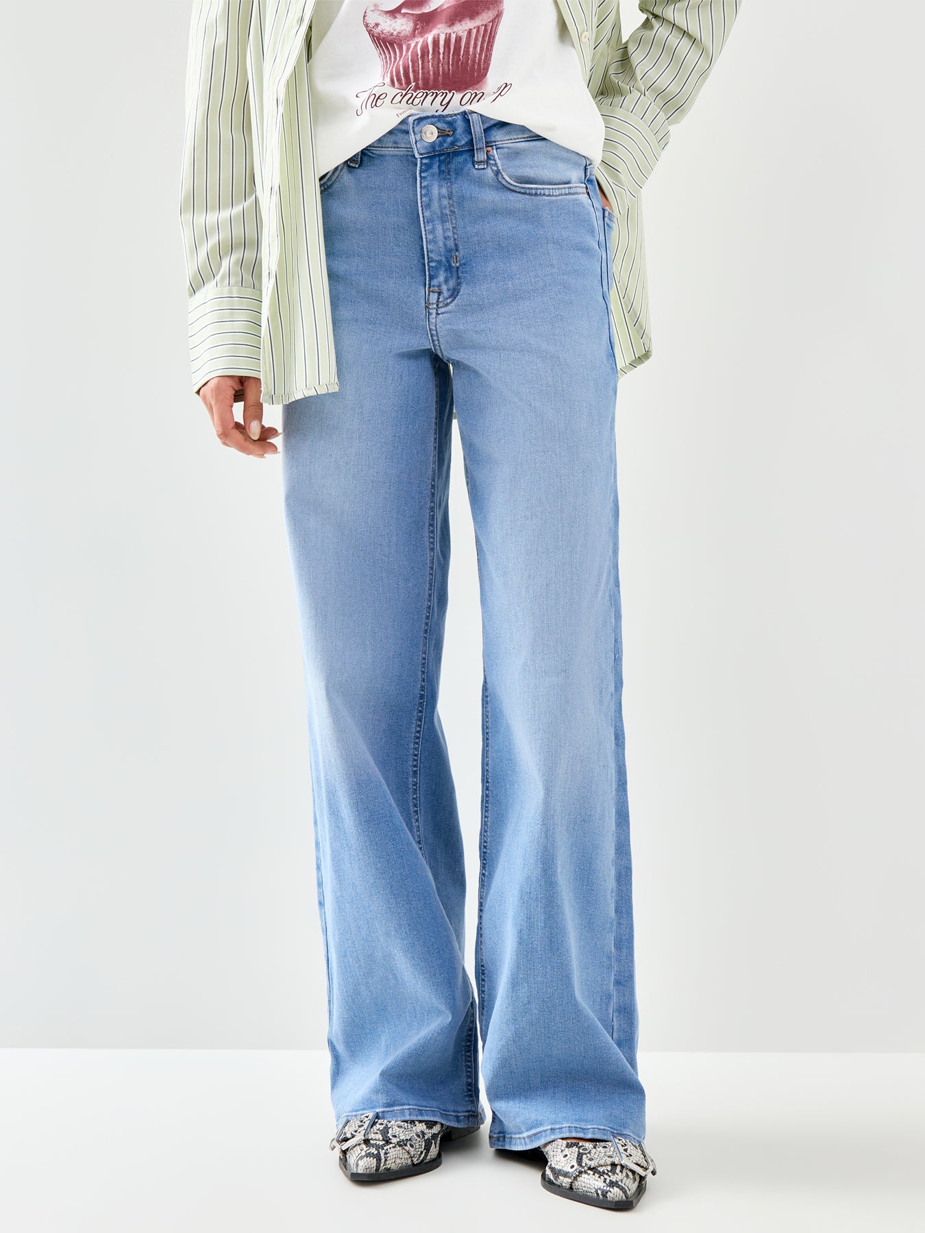 Madison High Waist Wide Leg Jeans 32 Inch Light Blue