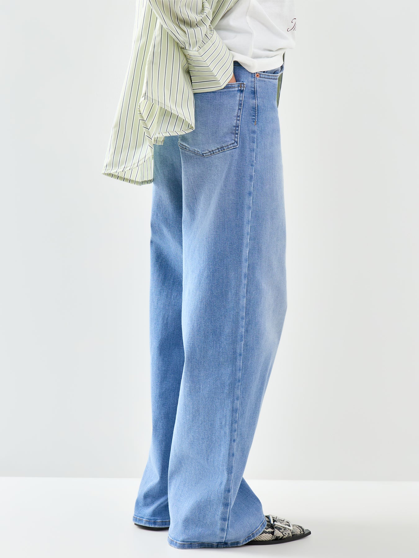 Madison High Waist Wide Leg Jeans 32 Inch Light Blue