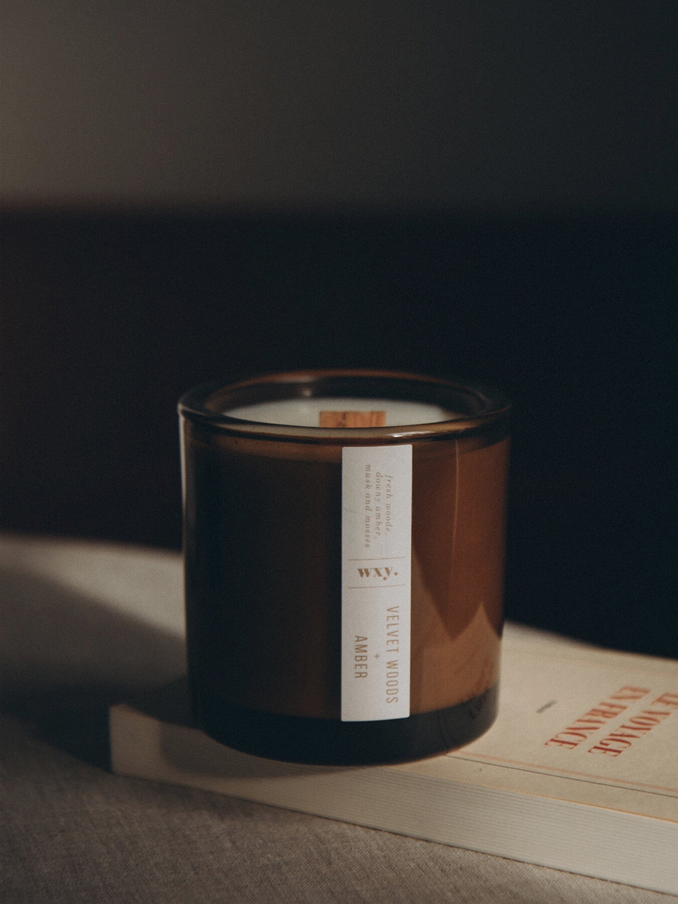 Velvet Woods & Amber Amber/ Umbra Candle 350g