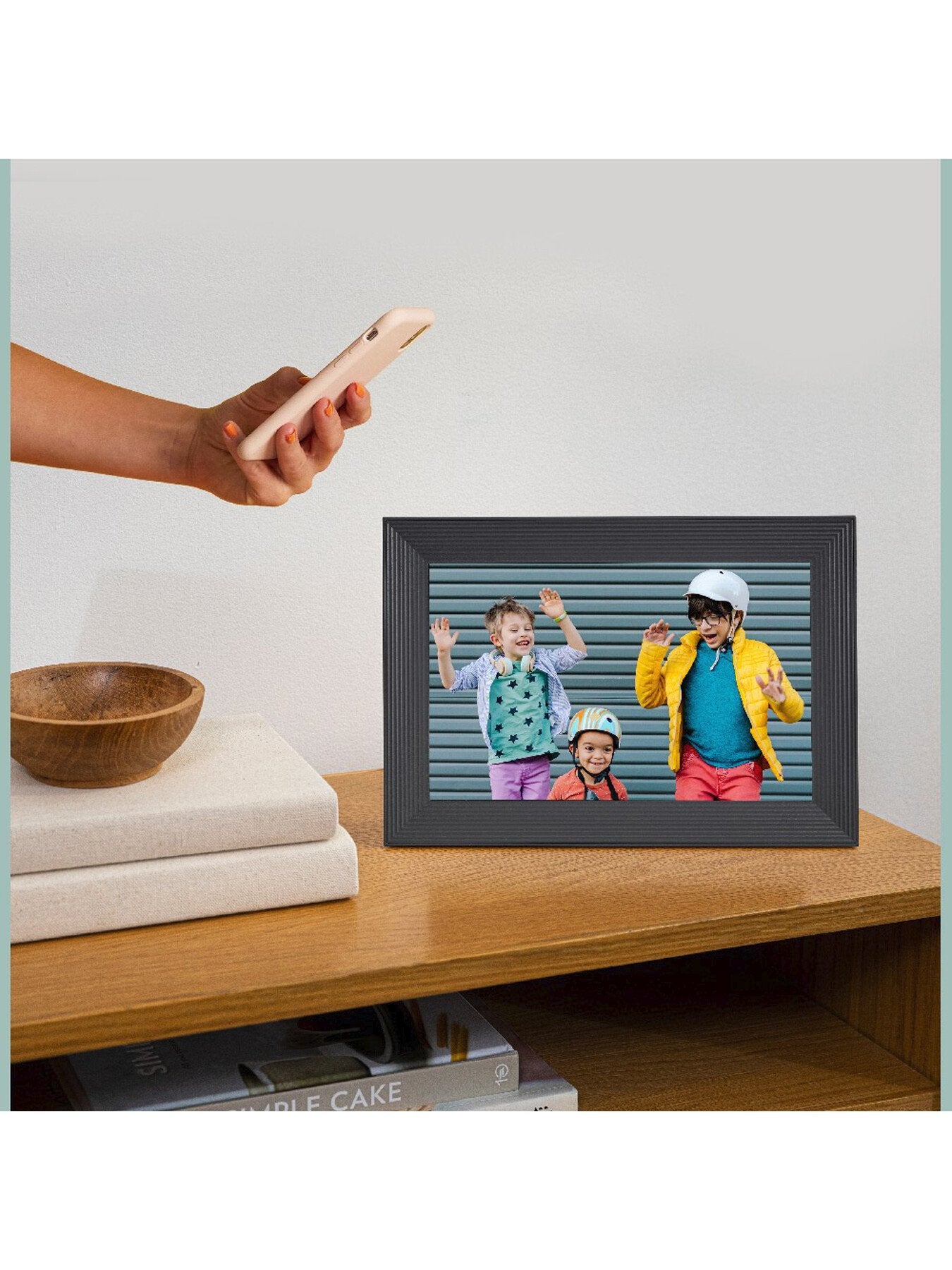 Carver WiFi-connected Solid Picture Frame