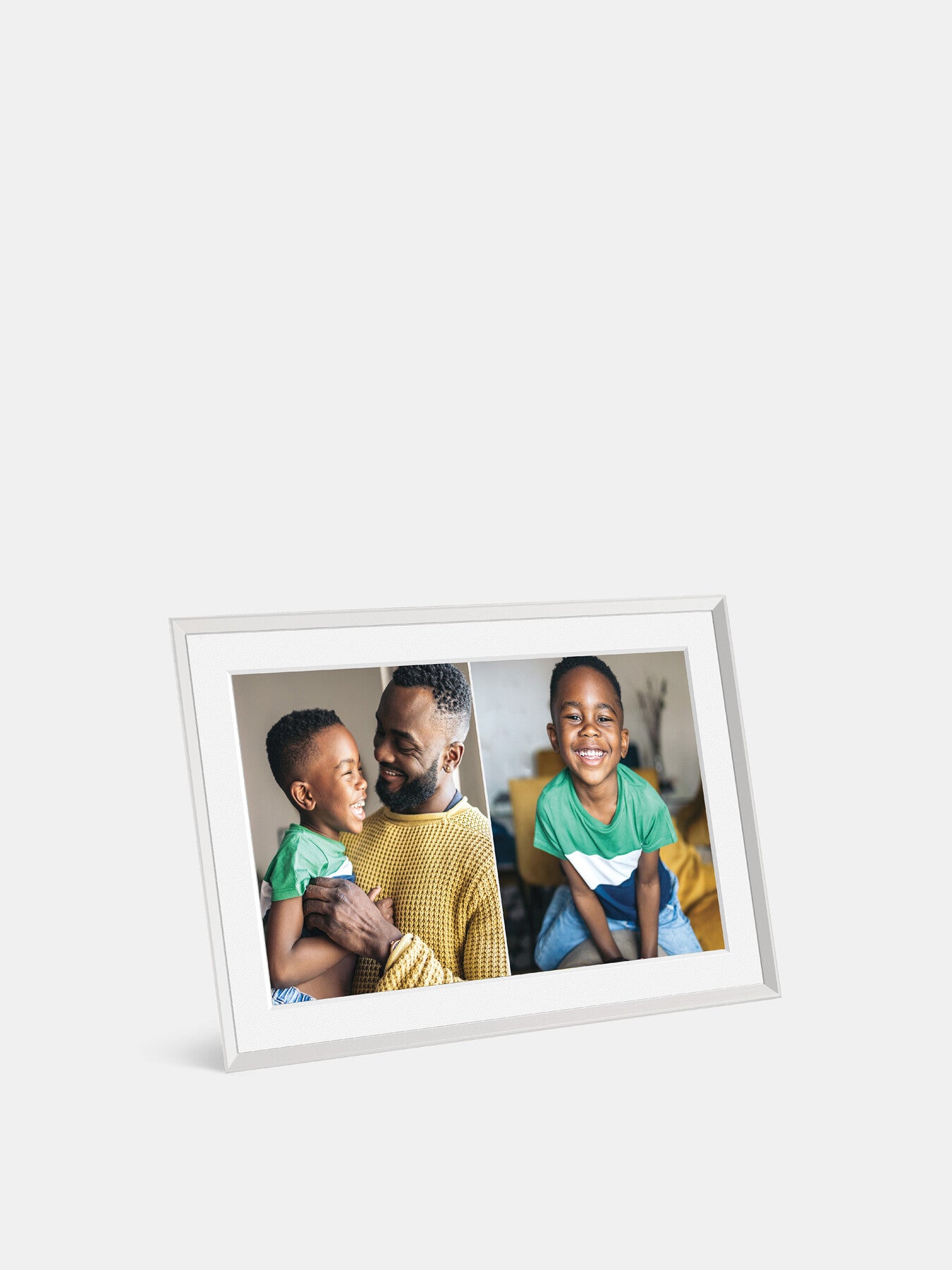 Carver WiFi-connected Matted Picture Frame