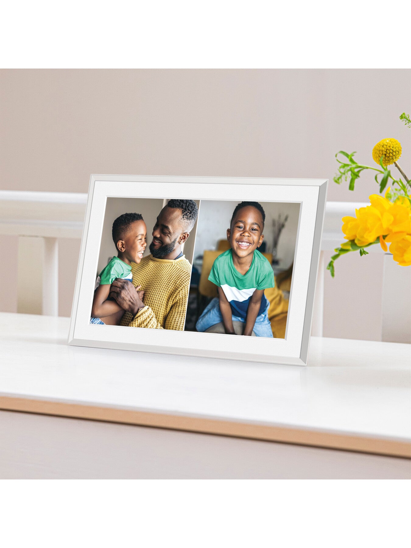 Carver WiFi-connected Matted Picture Frame