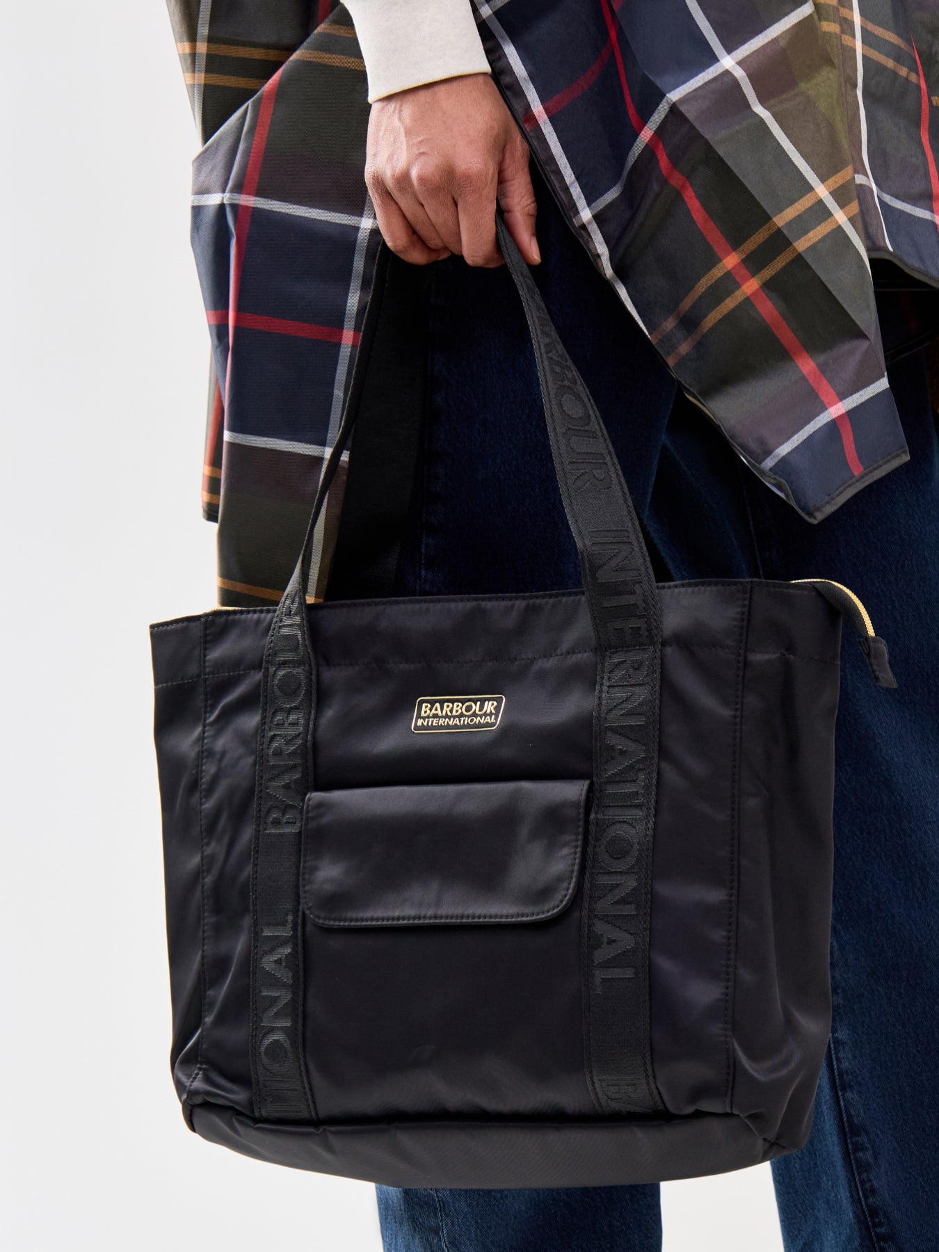 B.intl Qualify Tote black
