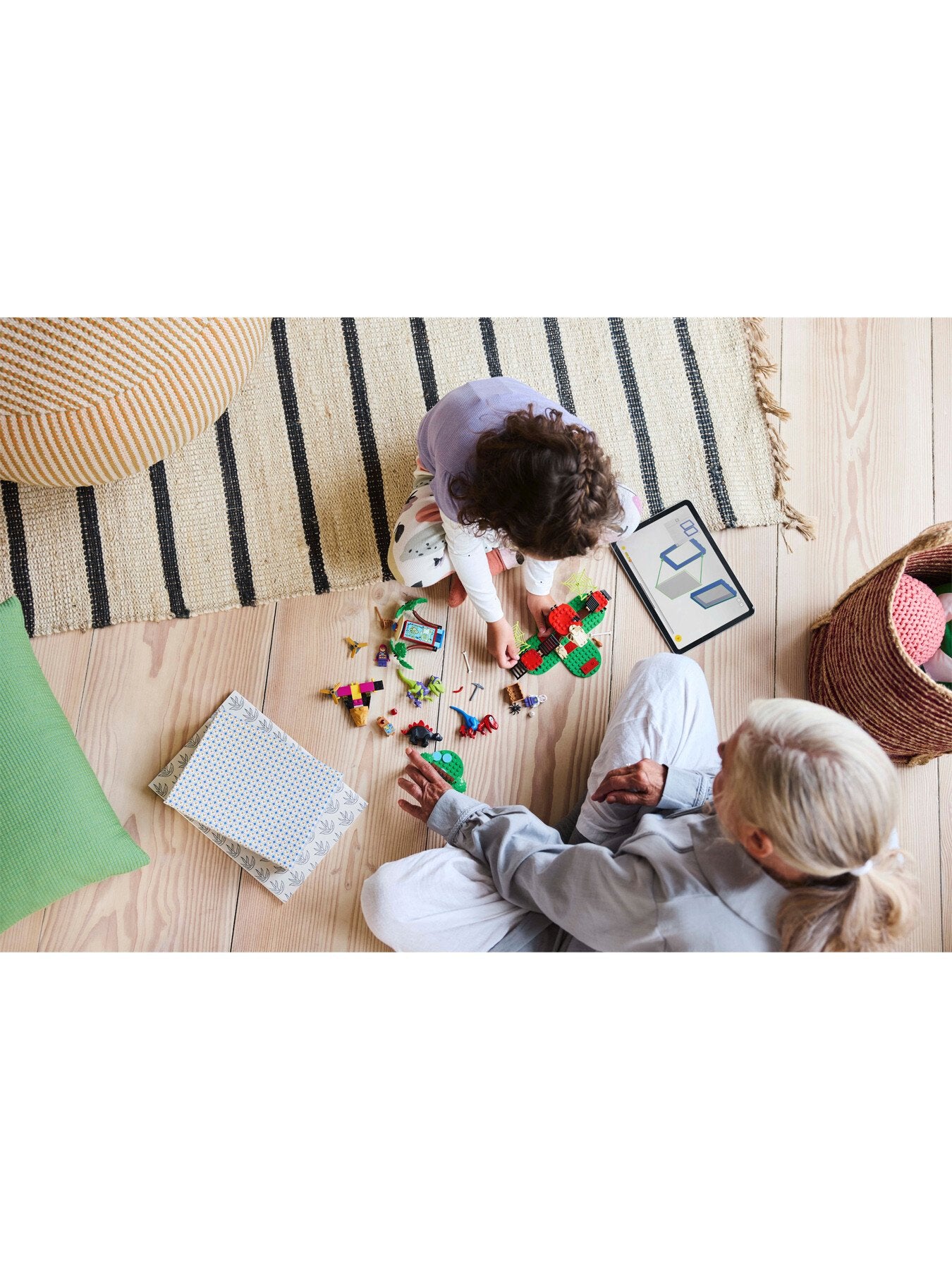 Spidey and Gobbys Raptor Battle at Tree 11200