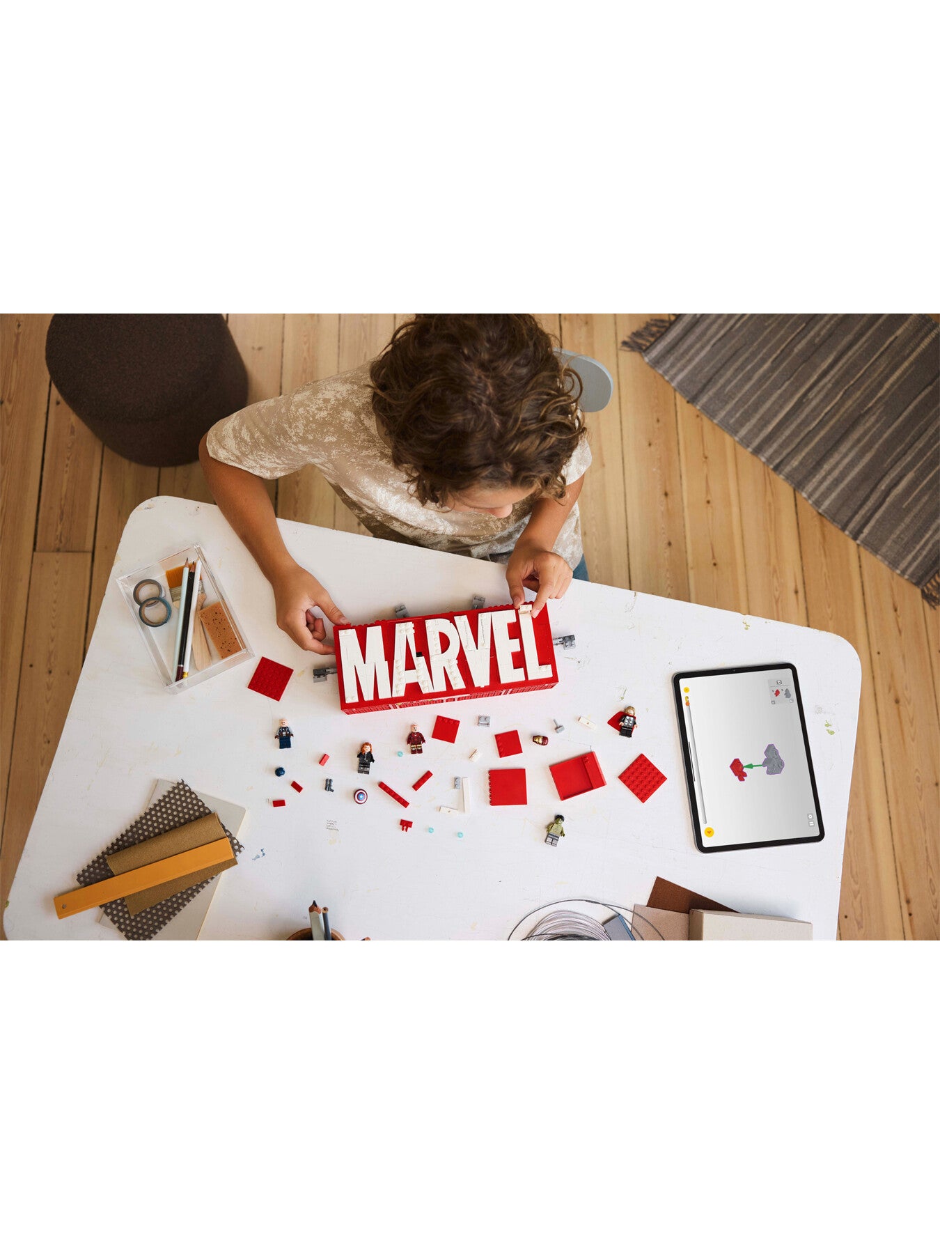 MARVEL Logo Minifigures 76313