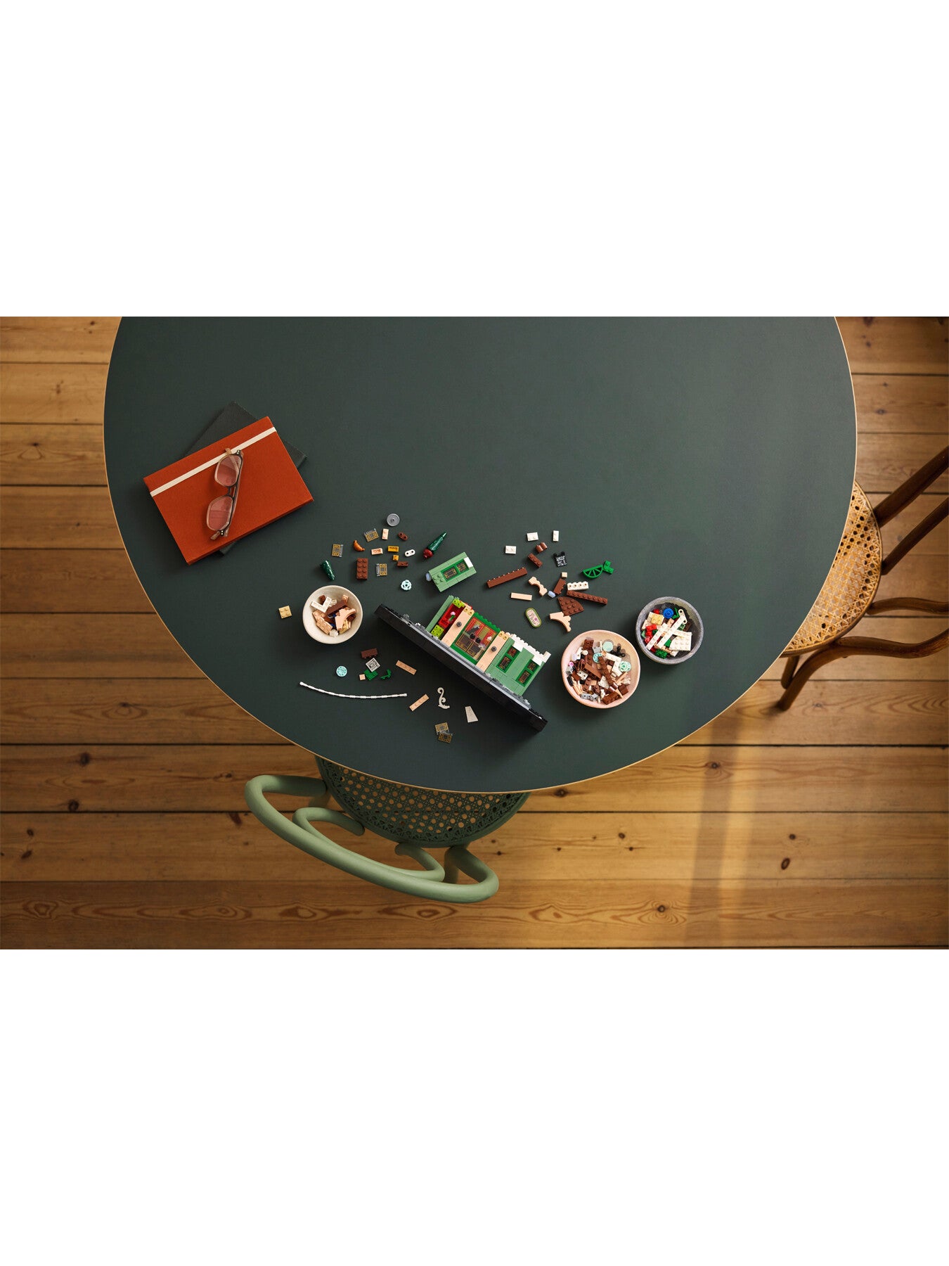 Icons French Café Building Set for Adults 10362