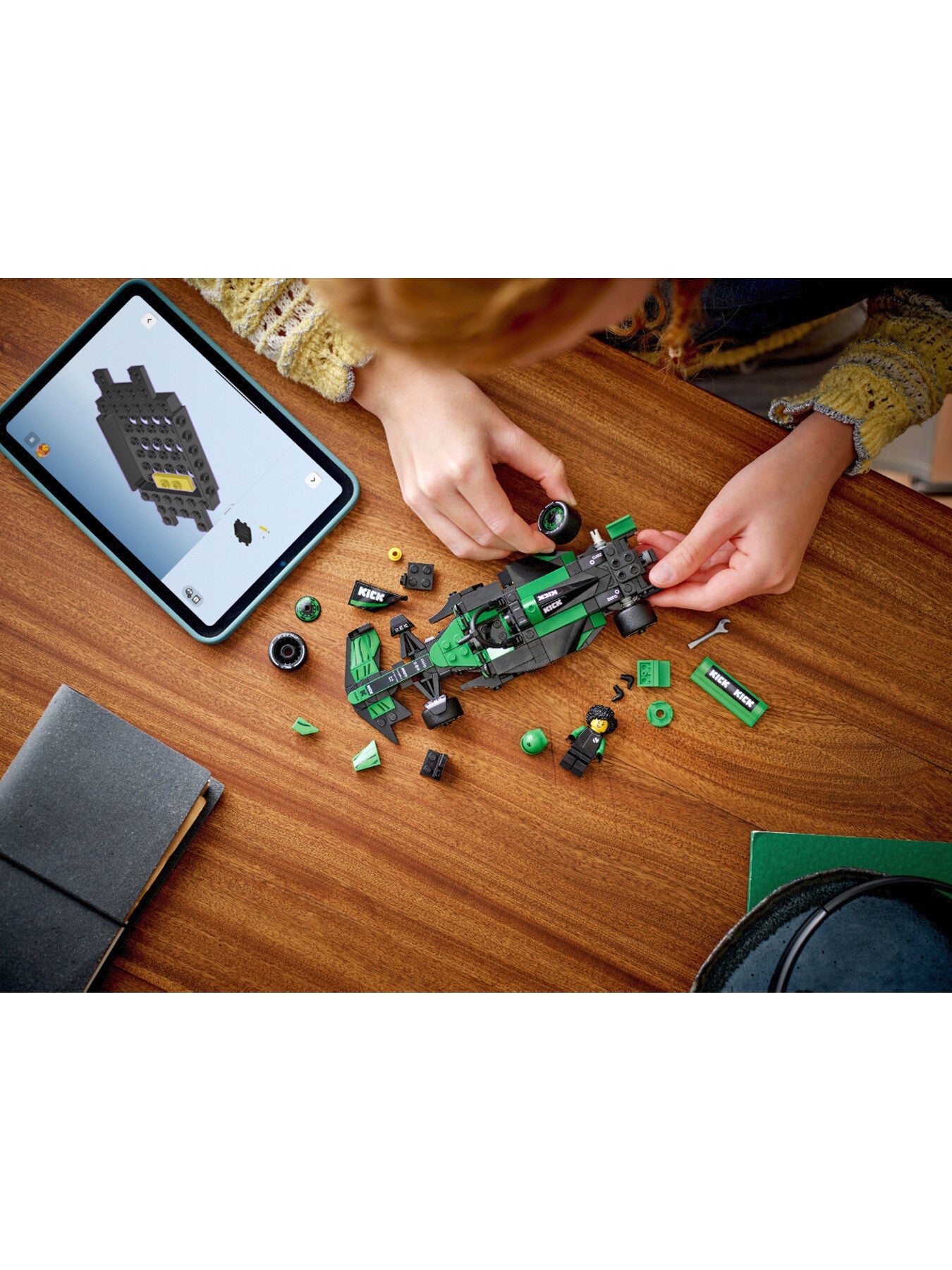 Speed Champions KICK Sauber F1 Team C44 Race Car 77247