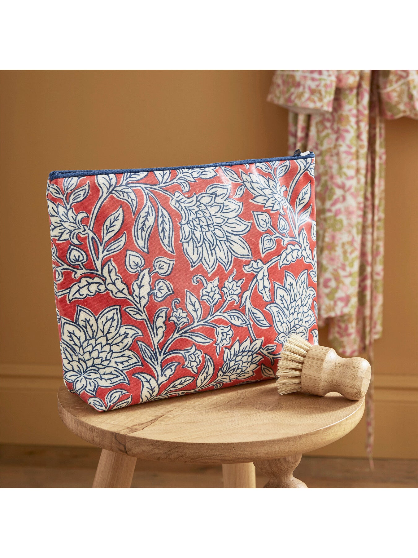 Rowallane Bathroom Wash Bag Large