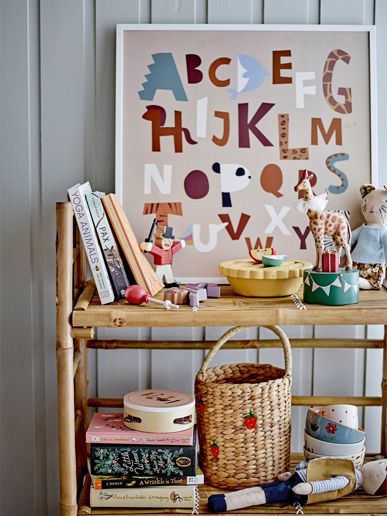 Memmo Illustration with Frame White Pine