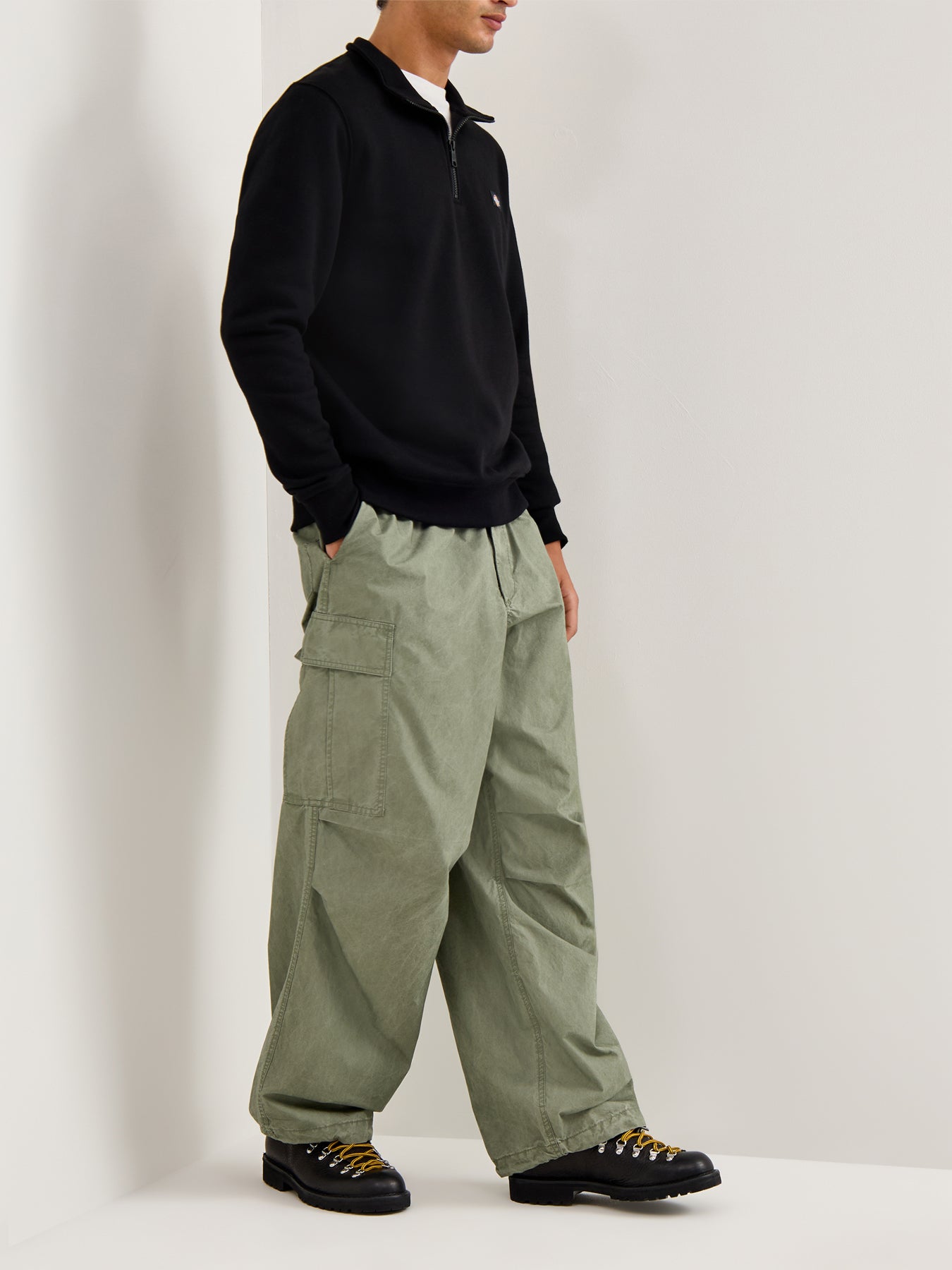 Oakport Quarter Zip Sweatshirt Black