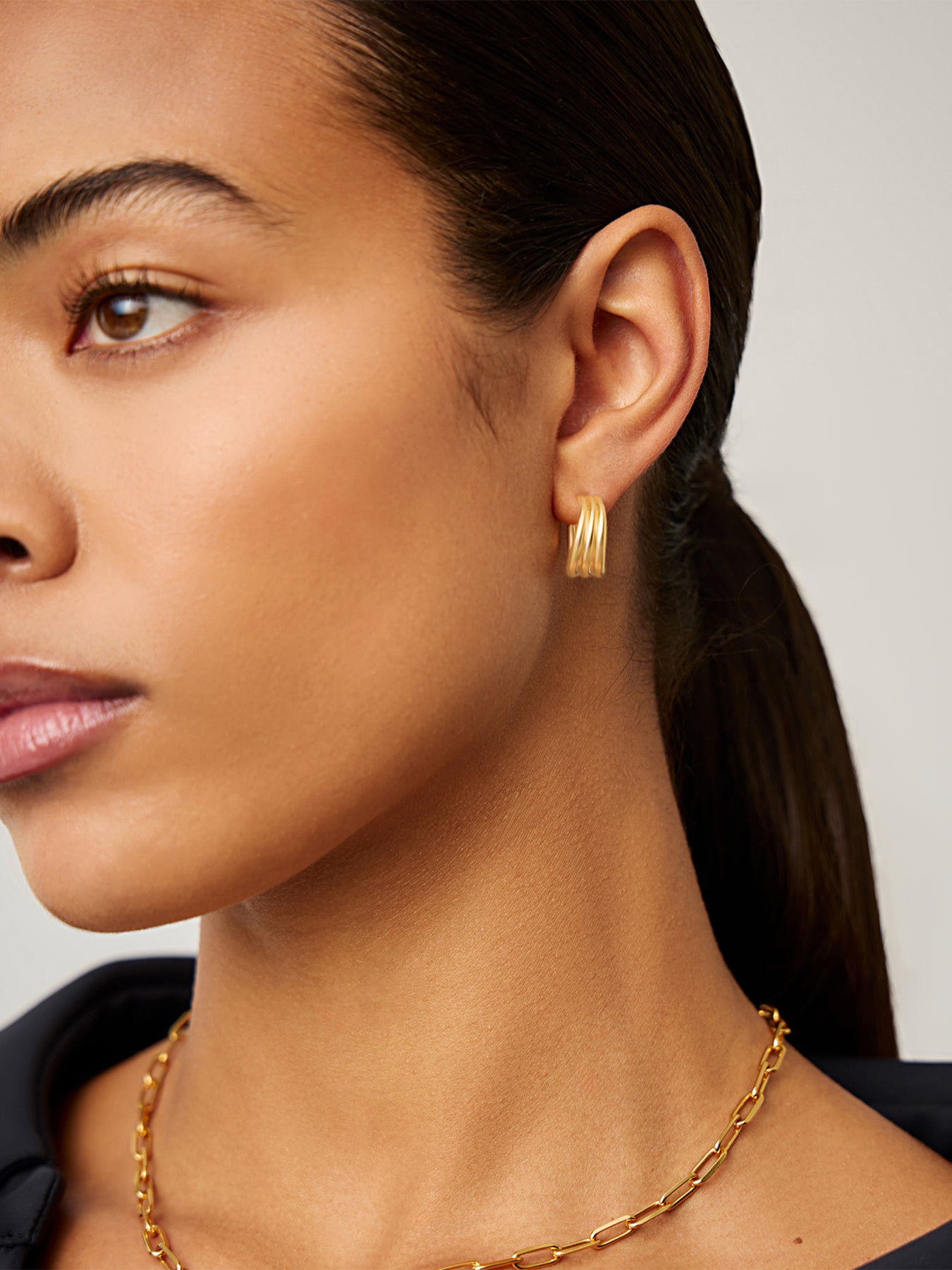SAVI TRIPLE RIDGE HOOP EARRINGS