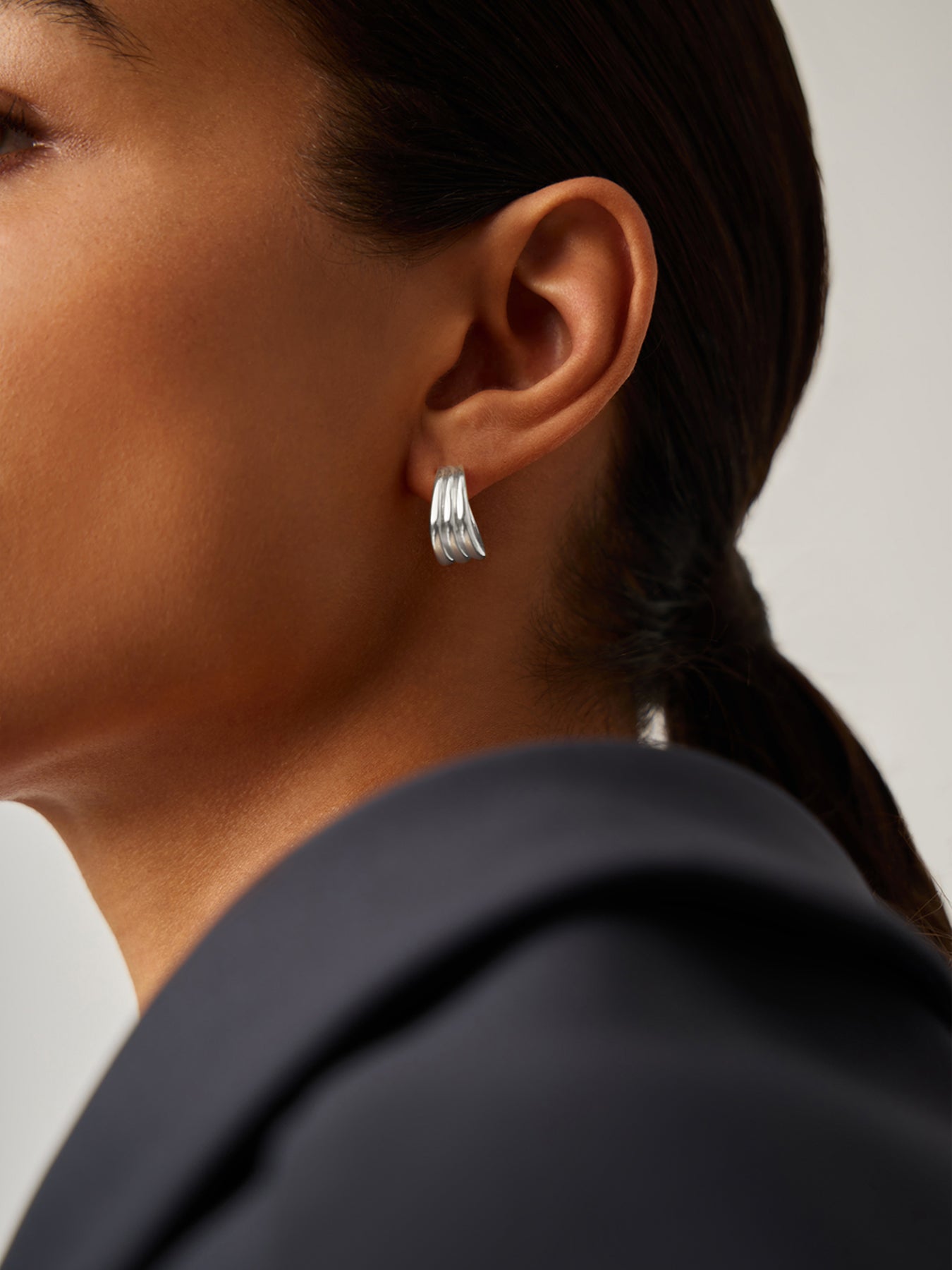 SAVI TRIPLE RIDGE HOOP EARRINGS
