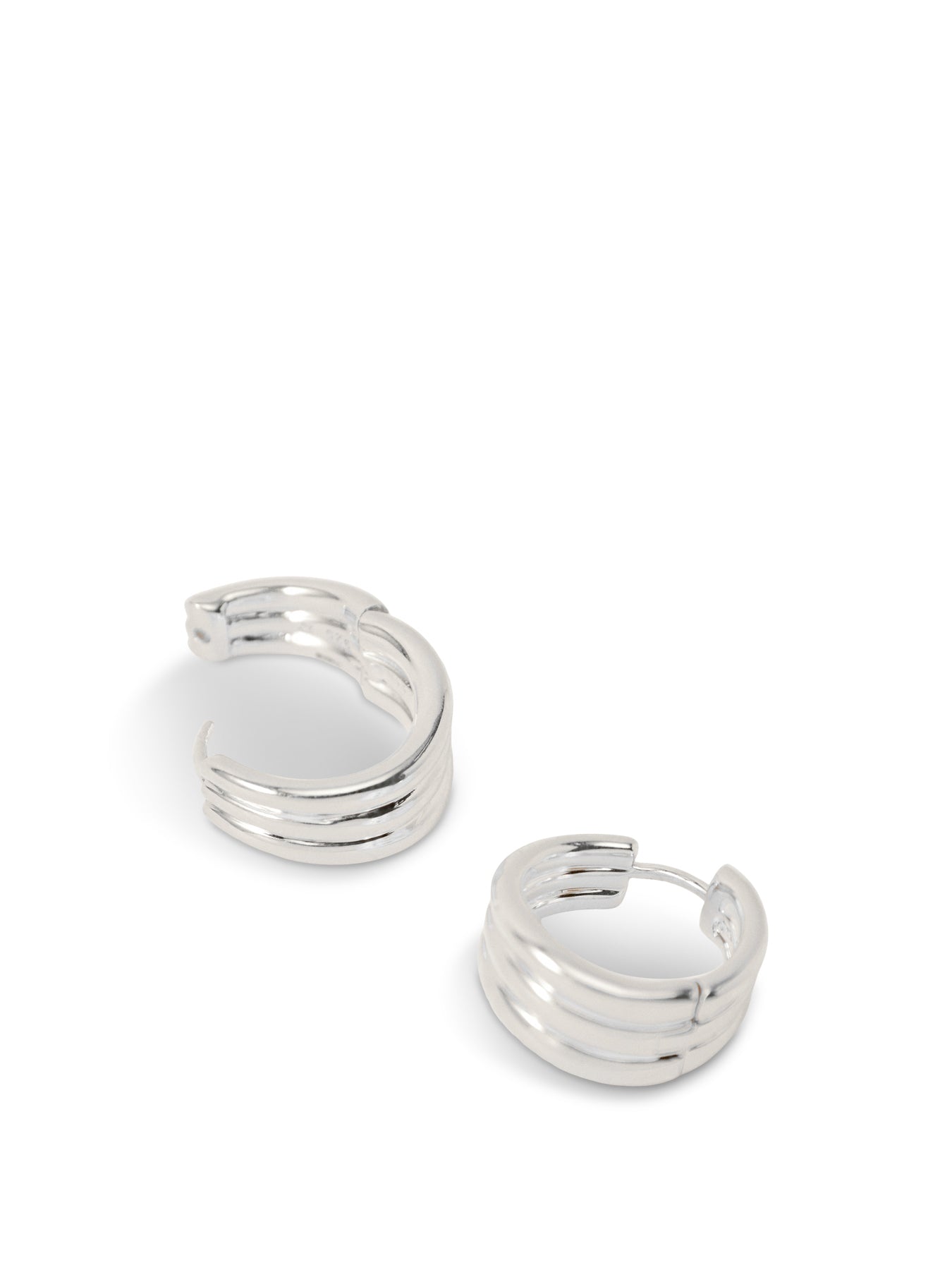 SAVI TRIPLE RIDGE HOOP EARRINGS